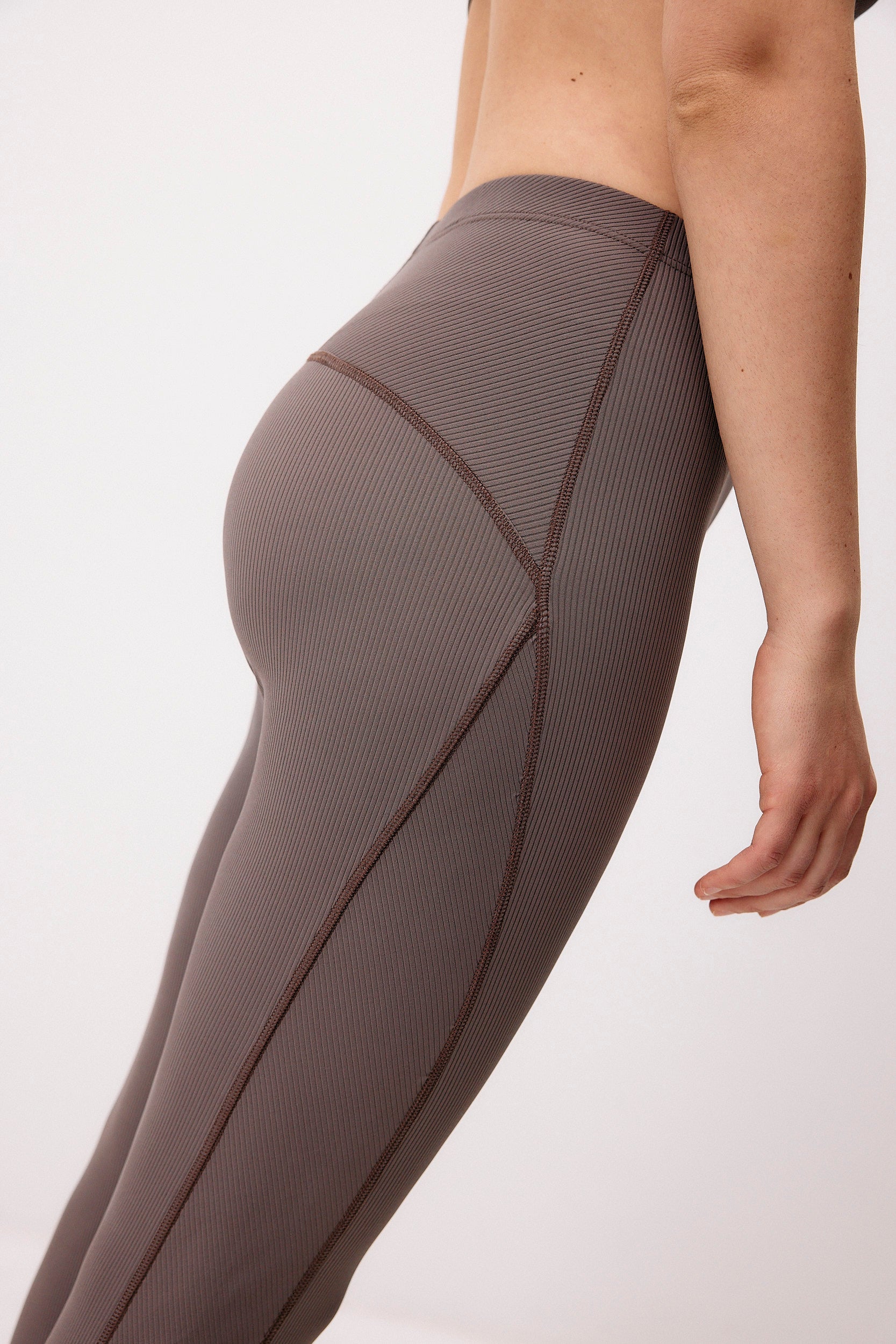 Legging hybride gris en polyamide recyclé par Moya Kala