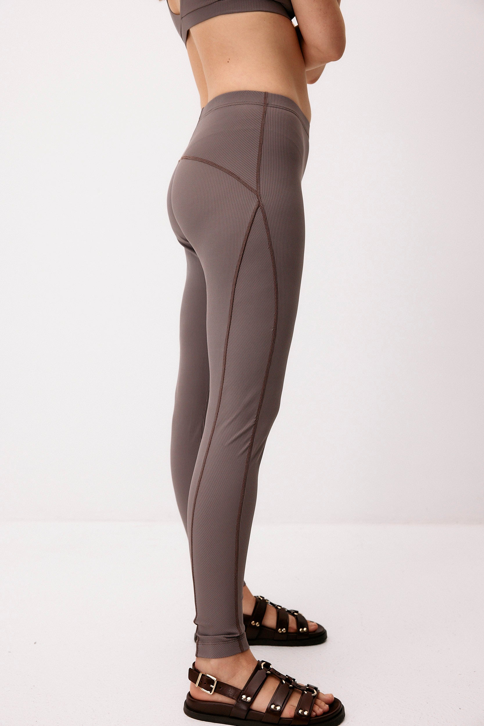 Legging hybride gris en polyamide recyclé par Moya Kala