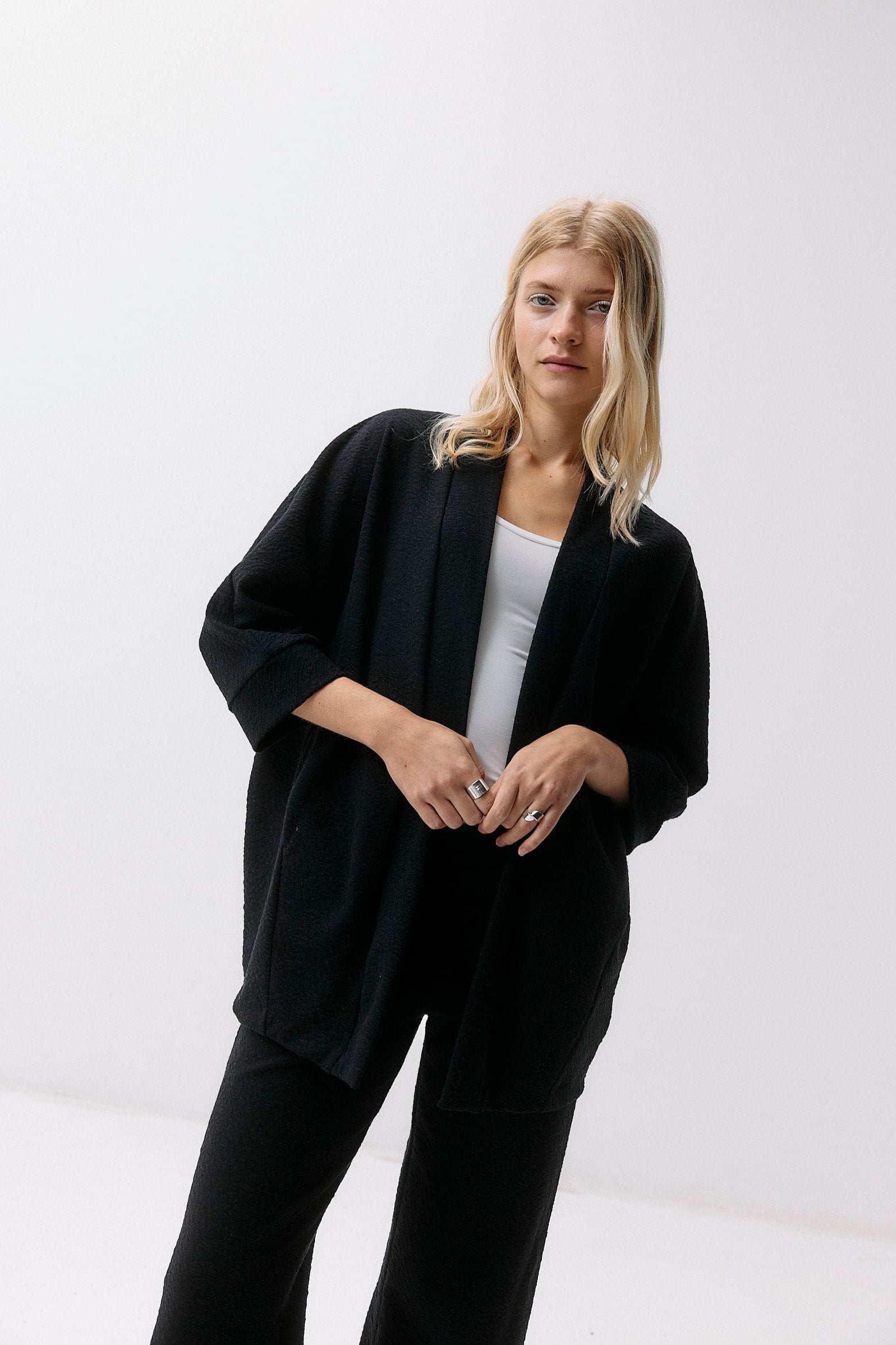 Botanic Jacket - black intense aus Bio Baumwolle mit Brennessel-Anteil von Moya Kala