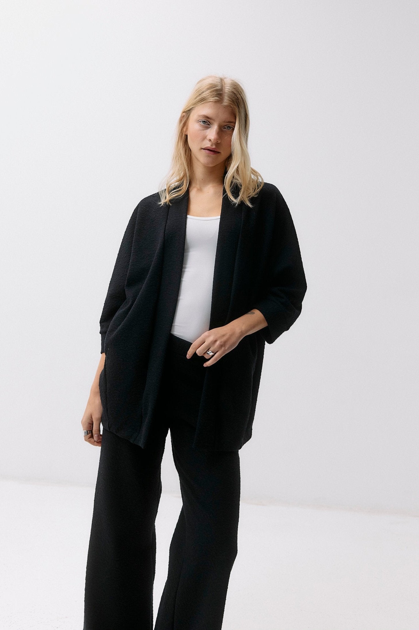 Botanic Jacket - black intense aus Bio Baumwolle mit Brennessel-Anteil von Moya Kala