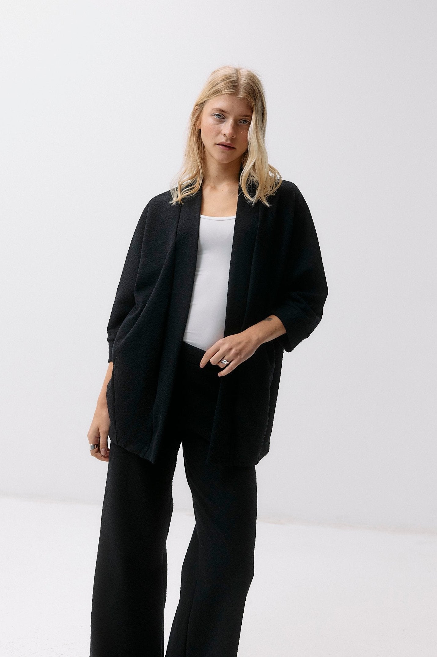 Botanic Lounge Pants - black intense aus Bio Baumwolle mit Brennessel-Anteil von Moya Kala