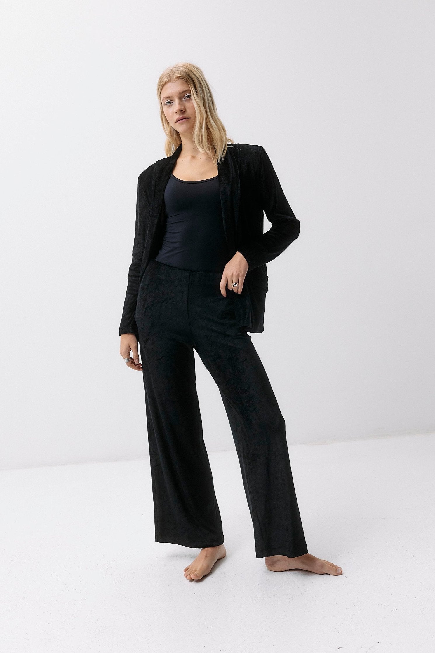 Velvet Blazer - black intense von Moya Kala