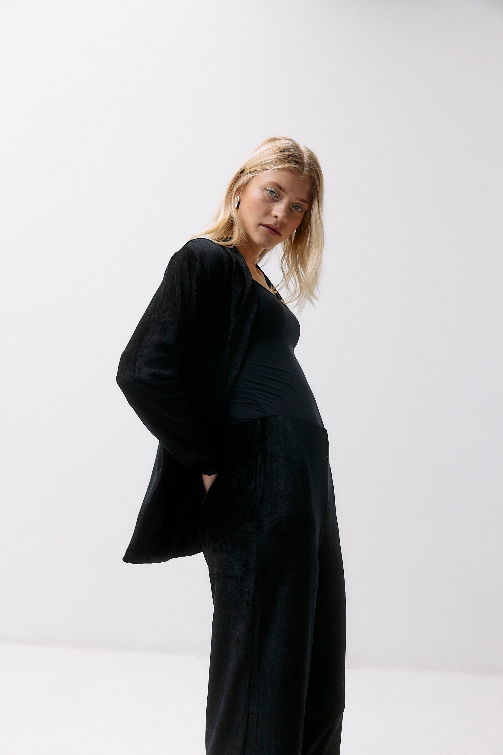 Velvet Blazer - black intense von Moya Kala