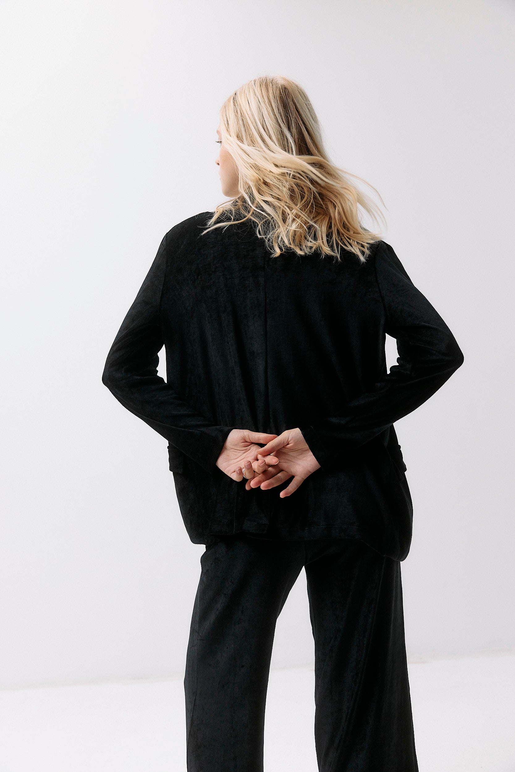 Velvet Blazer - black intense von Moya Kala