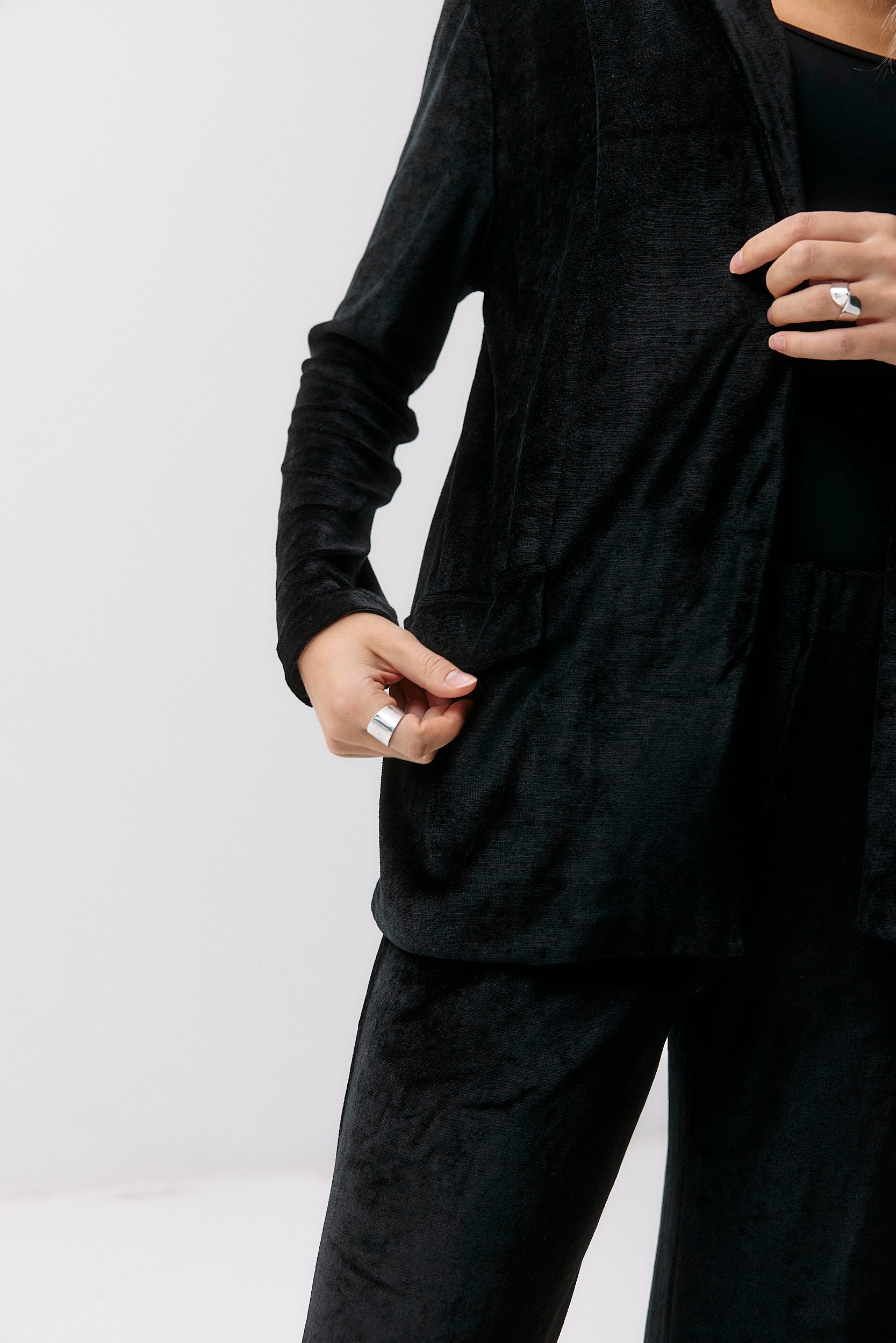 Velvet Blazer - black intense von Moya Kala