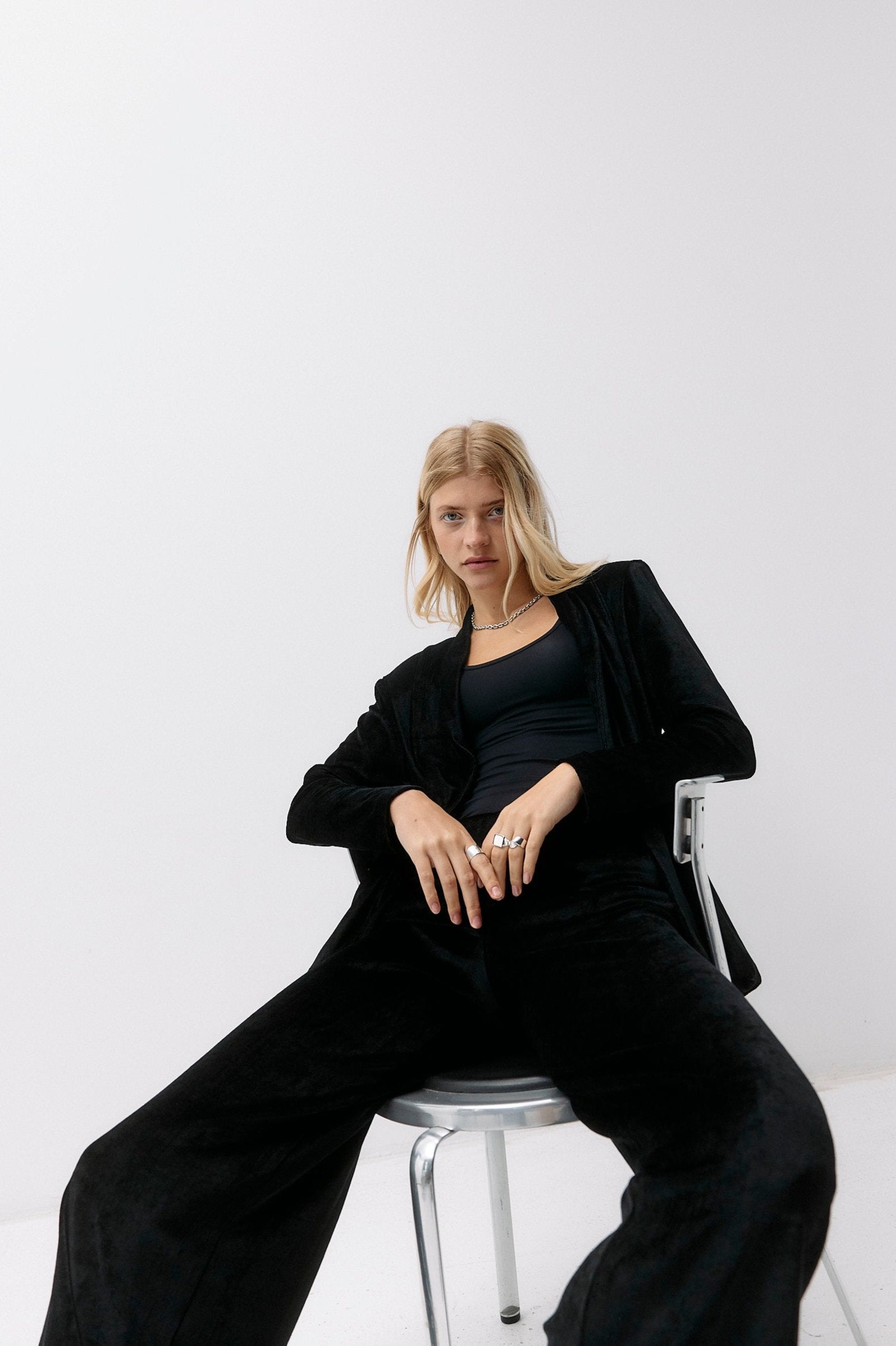 Velvet Pants - black intense von Moya Kala