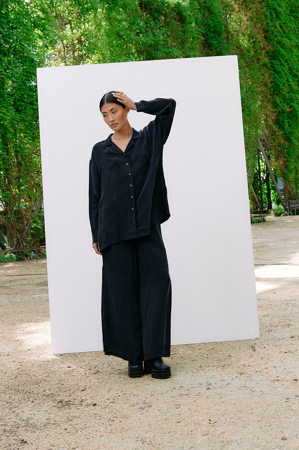 Woven Cupro Leisure Pants - graphite - von Moya Kala