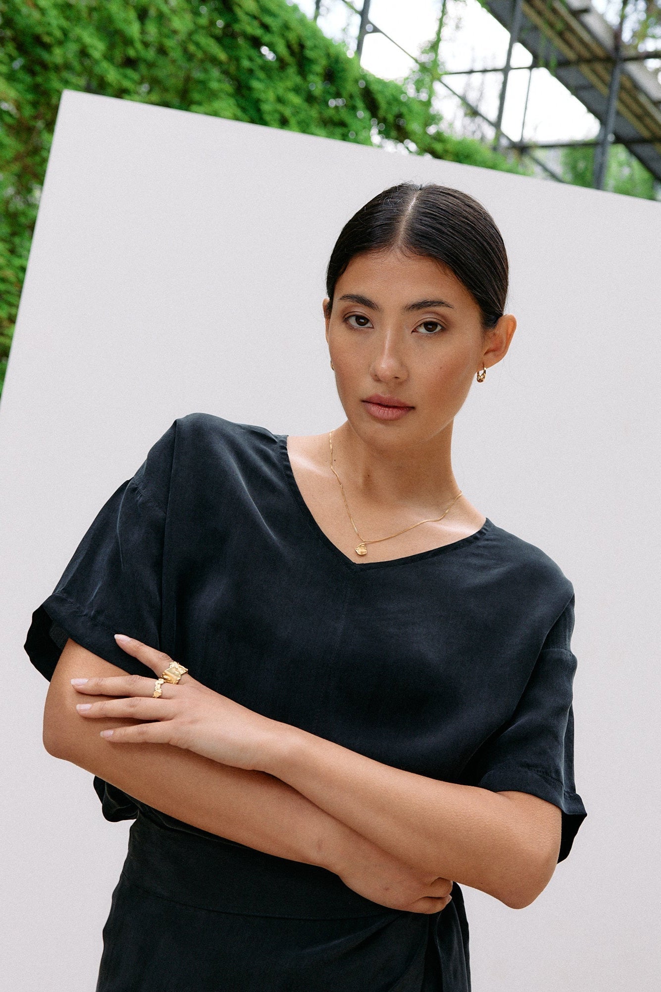 Woven Cupro Reversible Top - graphite - von Moya Kala