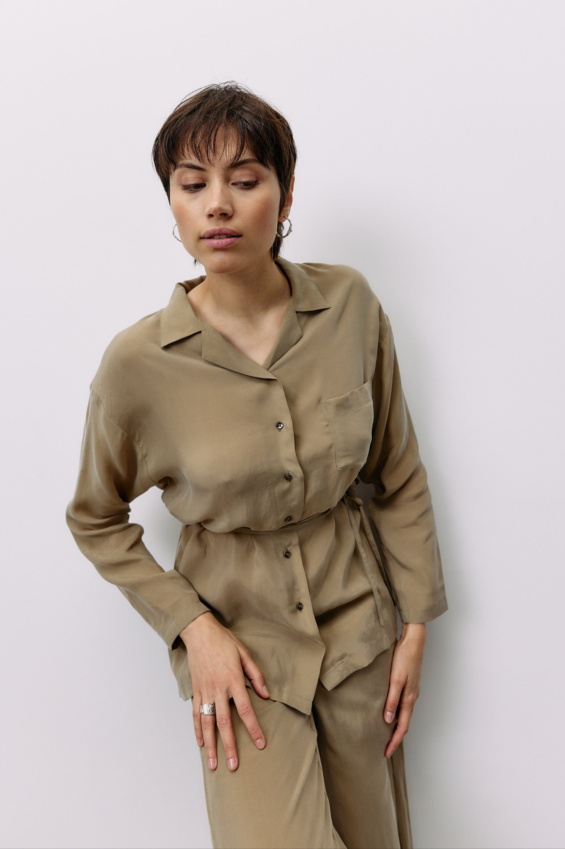 Woven Cupro Blouse - coriander - von Moya Kala