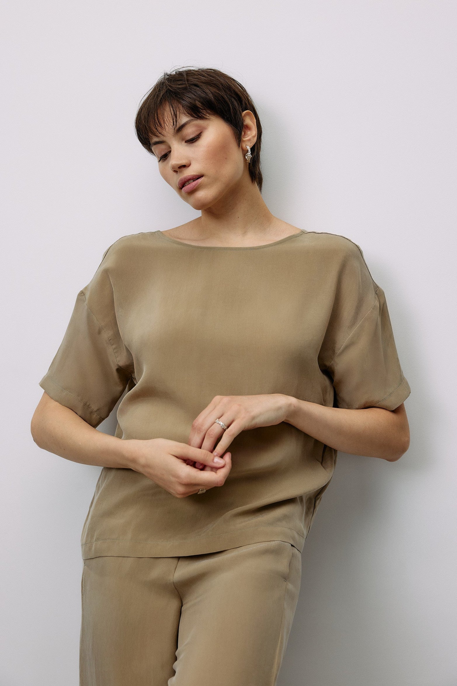 Woven Cupro Reversible Top - coriander - von Moya Kala