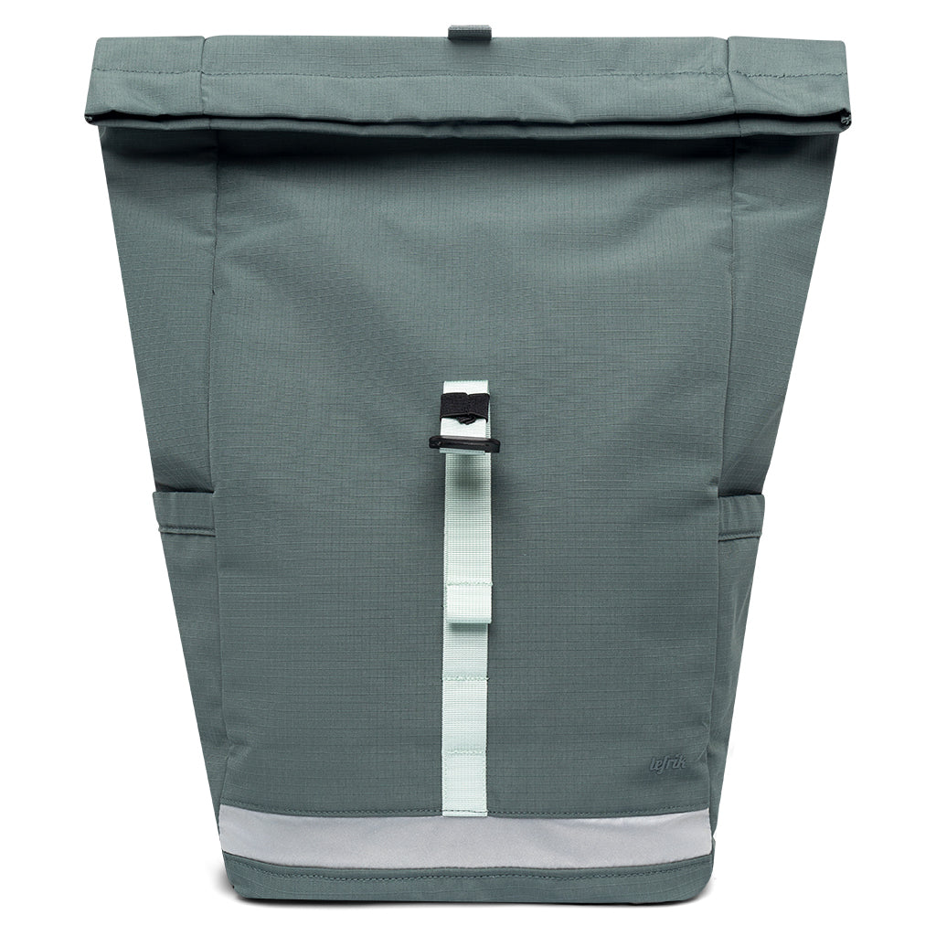 Blauer Rucksack Lars Roll Vandra aus recycelten PET-Flaschen von Lefrik