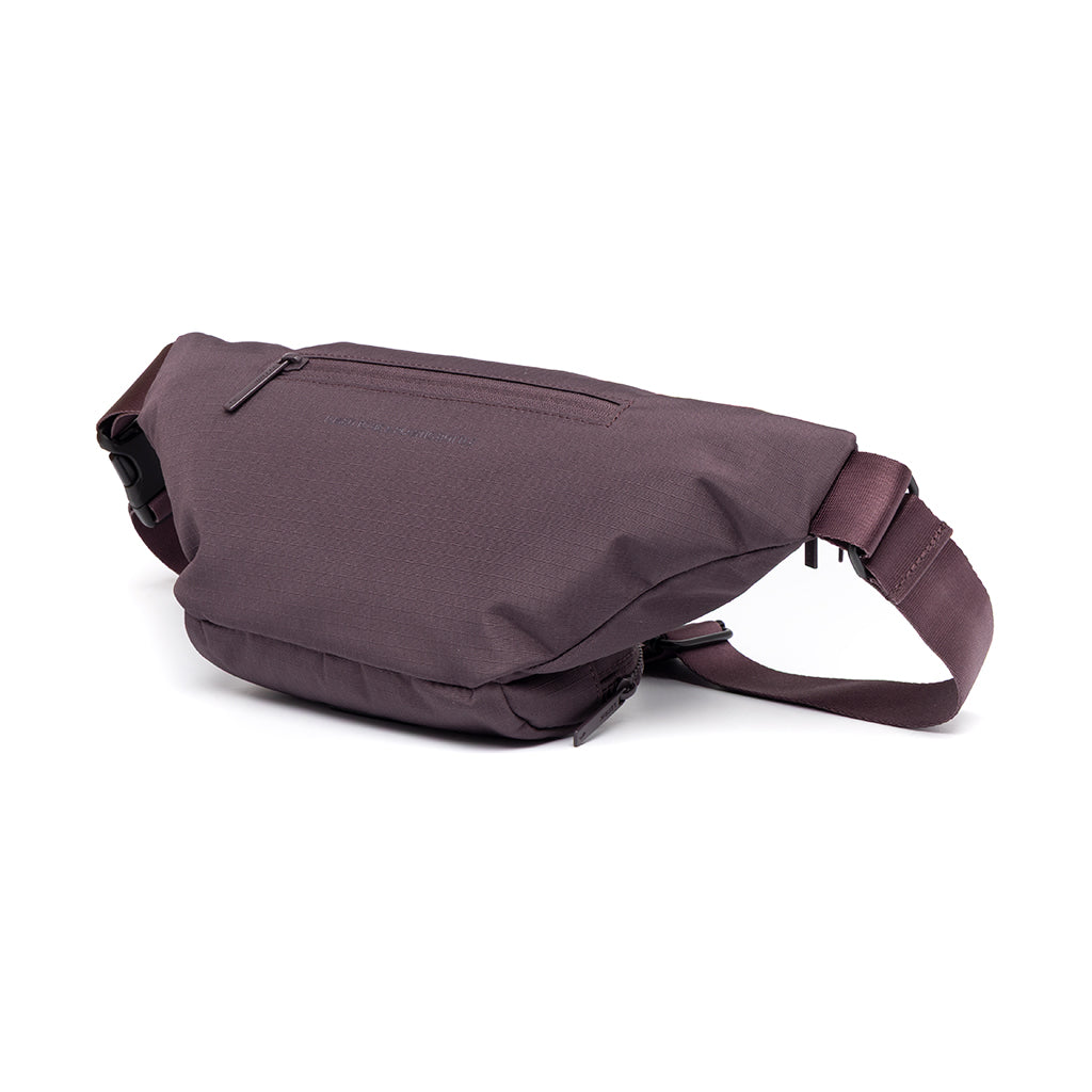 Violette Bauchtasche Atlas aus recycelten PET-Flaschen von Lefrik
