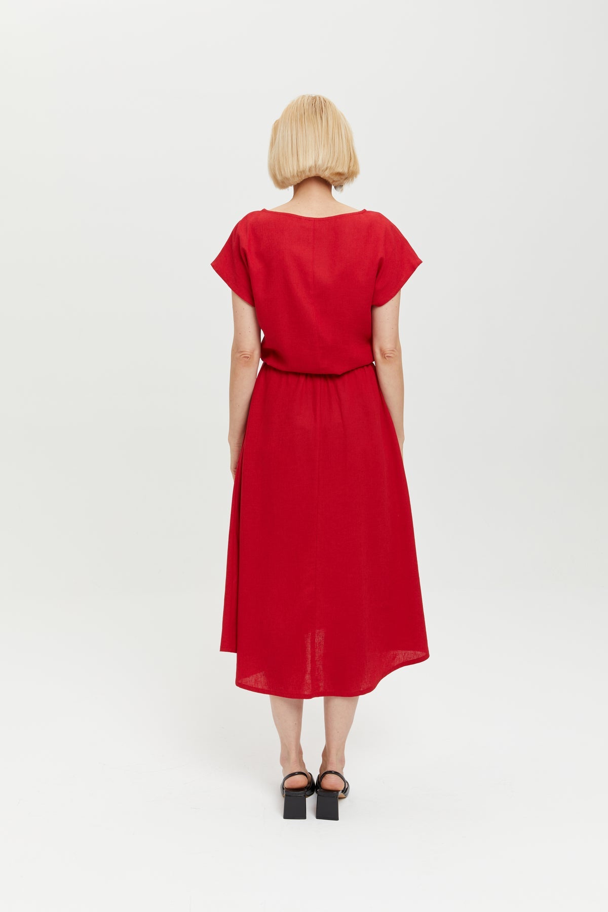 Nane | Leinenkleid mit kurzen Ärmeln in Rot von Ayani