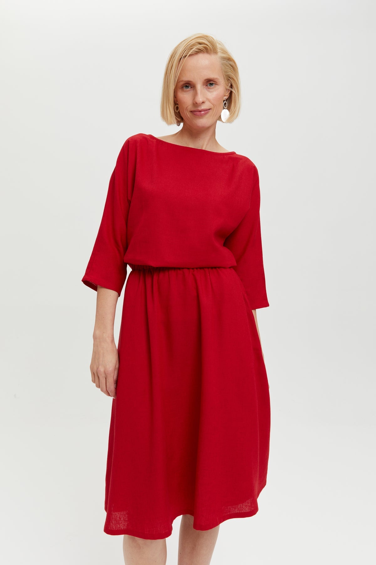 Nane | Linen dress with 3/4 sleeves in red by Ayani