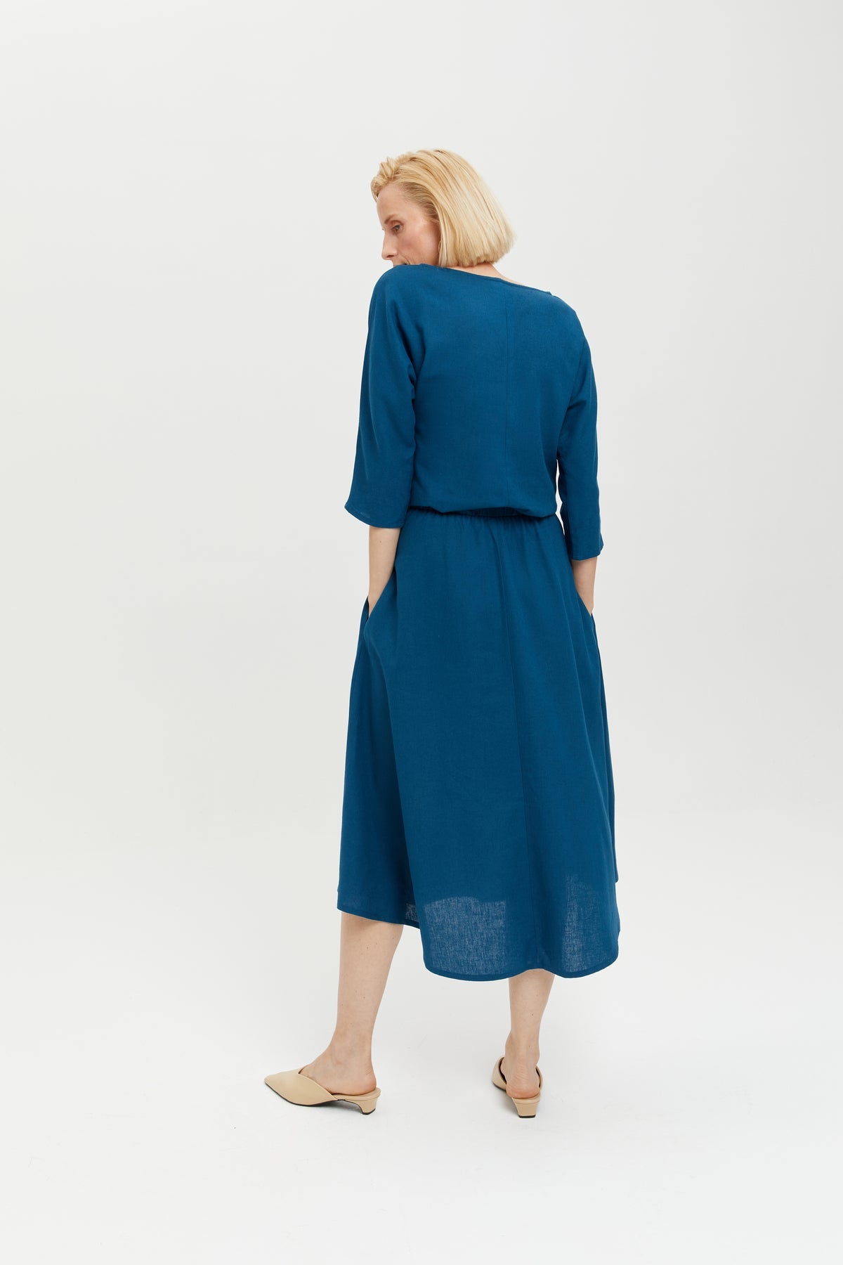 Nane | Leinenkleid mit 3/4 Ärmeln in Petrol-Blau von Ayani