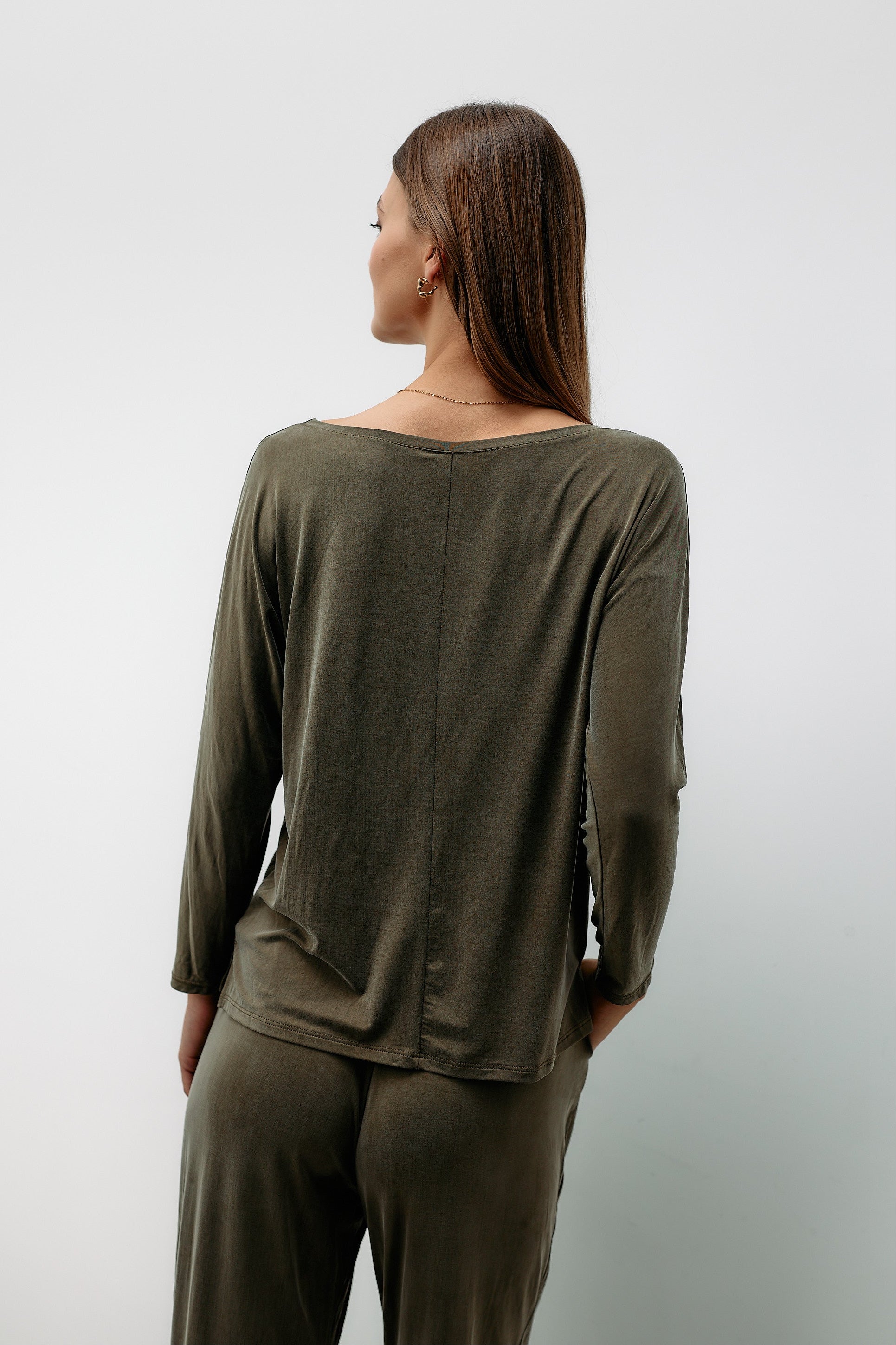 Grünes Langarmshirt aus Cupro von Moya Kala