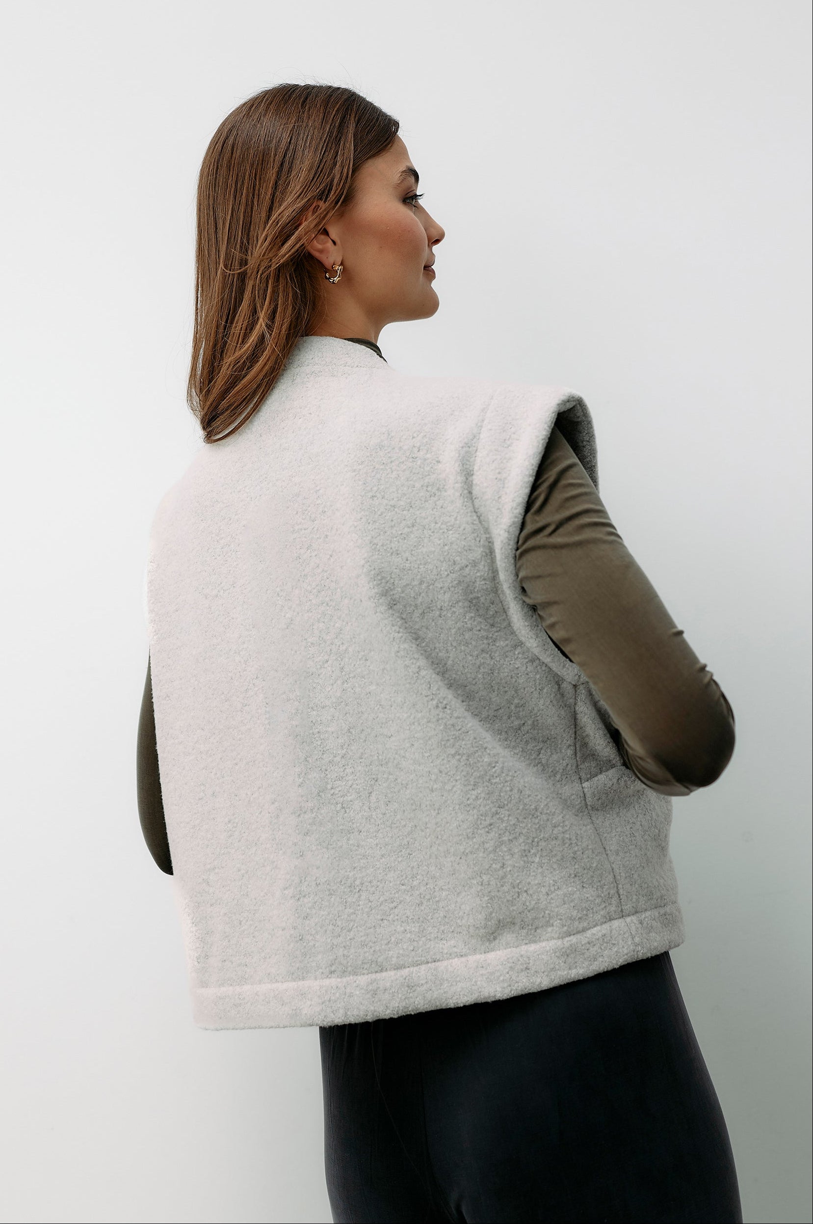 Graue Weste Cocooning aus Bouclé Stoff von Moya Kala