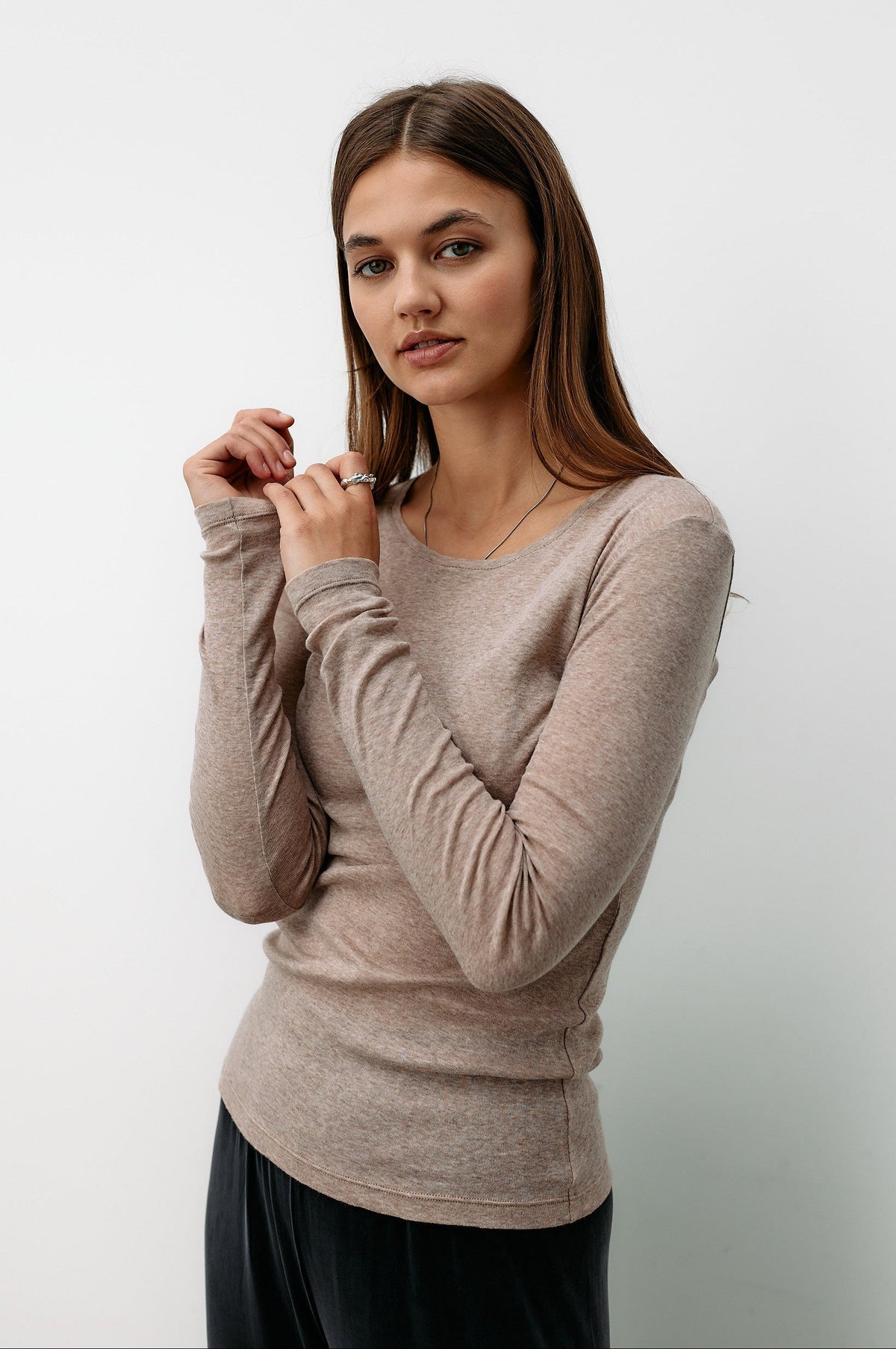 Beiges Langarmshirt aus 100% Bio-Baumwolle von Moya Kala