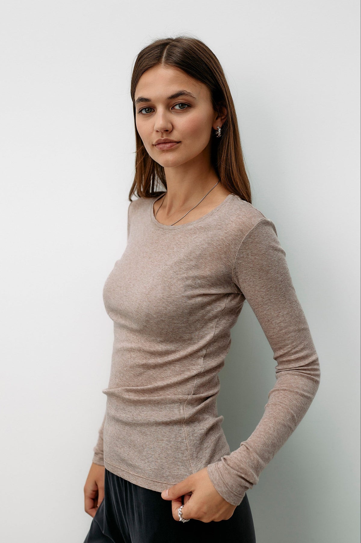 Beiges Langarmshirt aus 100% Bio-Baumwolle von Moya Kala