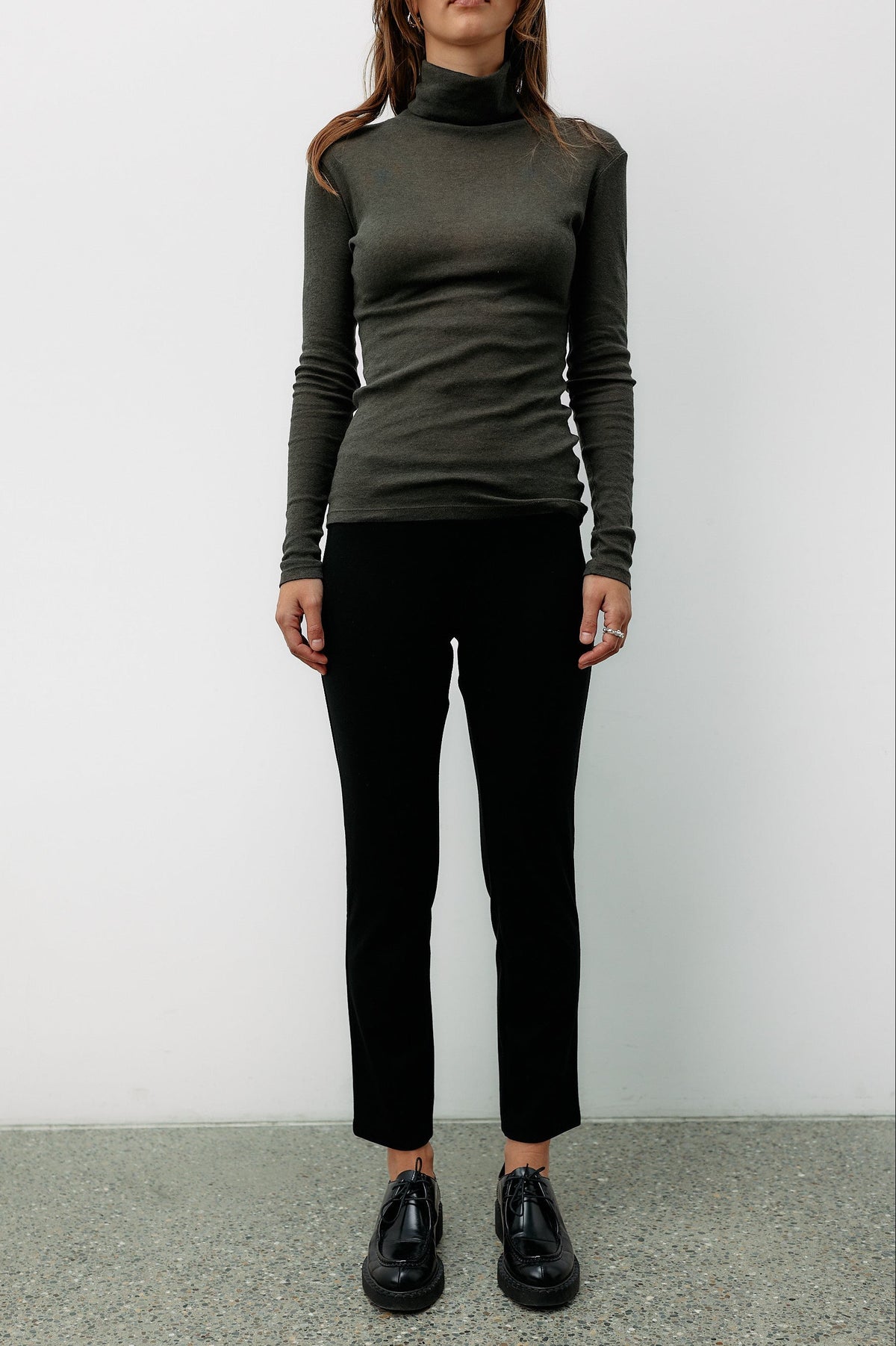 Schwarze Hose Transformation aus Tencel von Moya Kala