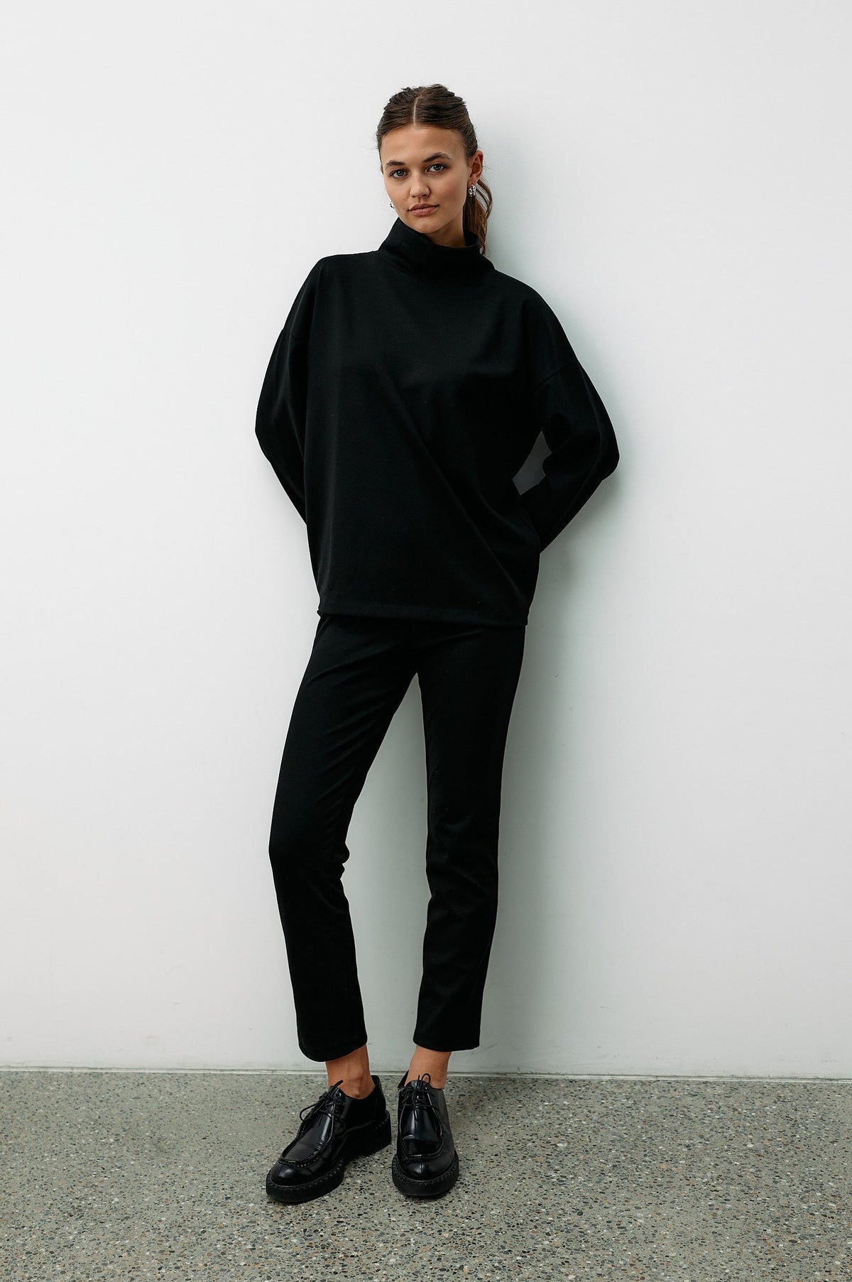 Schwarze Hose Transformation aus Tencel von Moya Kala