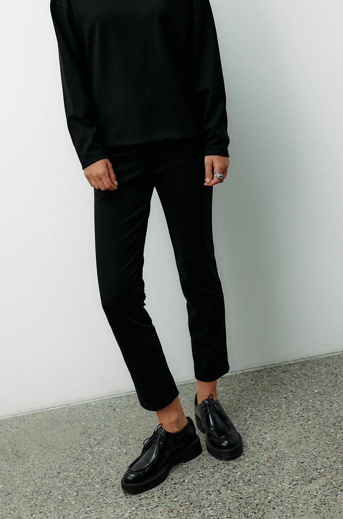 Schwarze Hose Transformation aus Tencel von Moya Kala