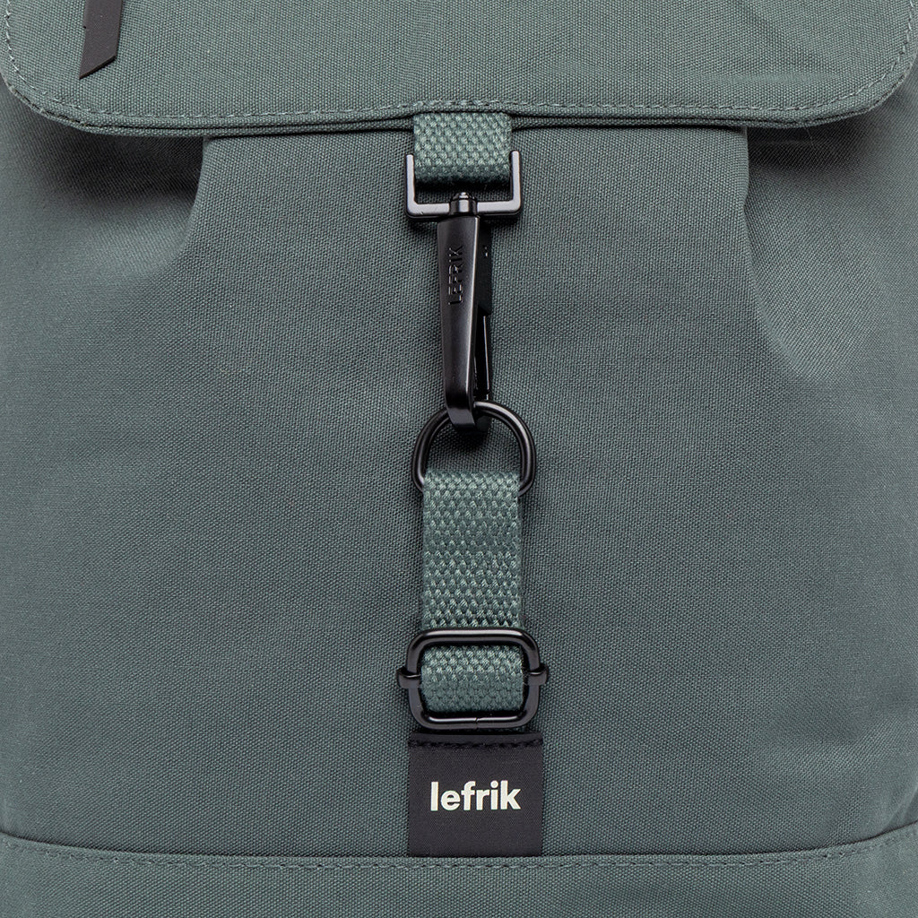 Blauer Rucksack Scout Mini aus recycelten PET-Plastikflaschen von Lefrik