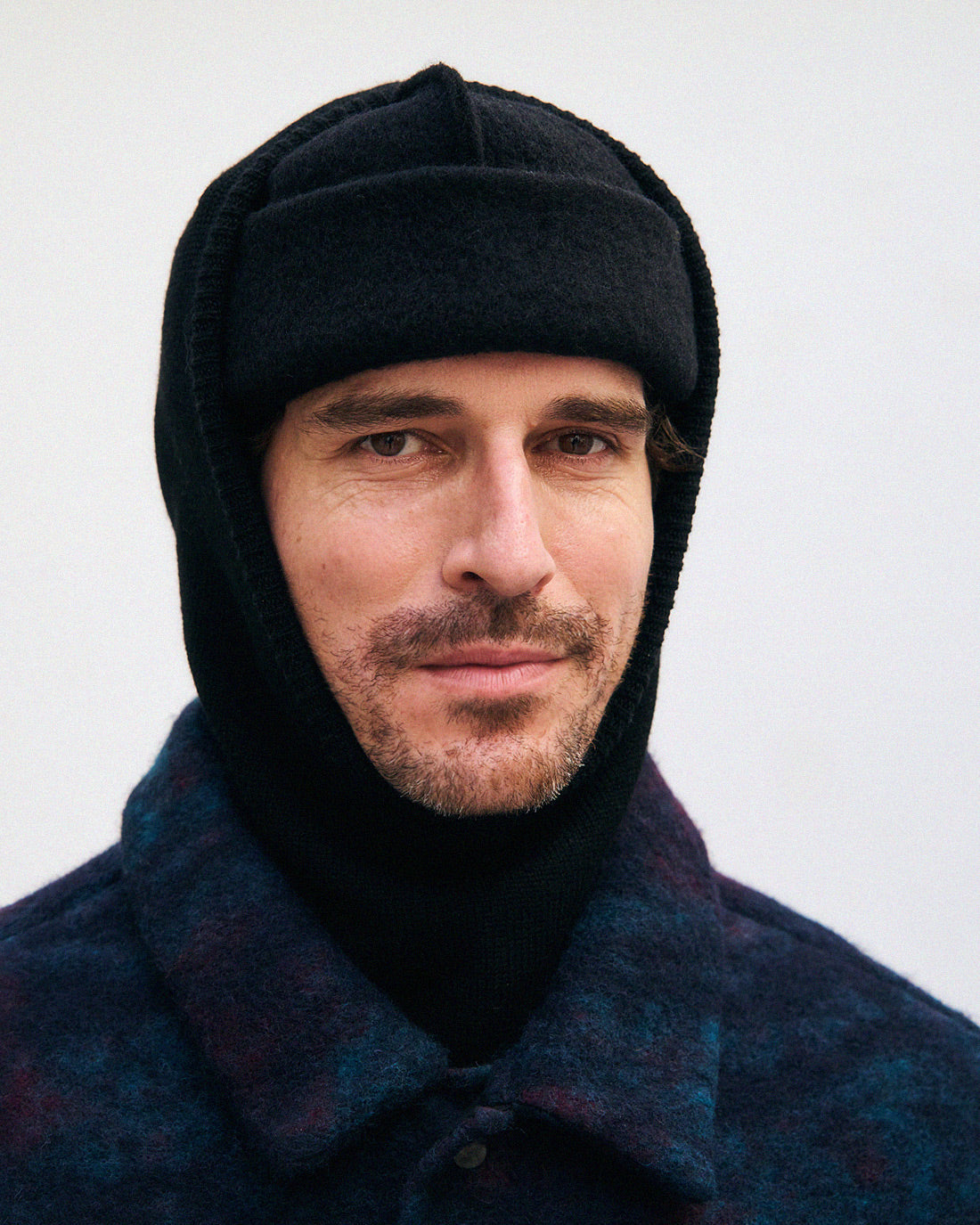 Schwarzer Balaclava aus Merinowolle von Rotholz