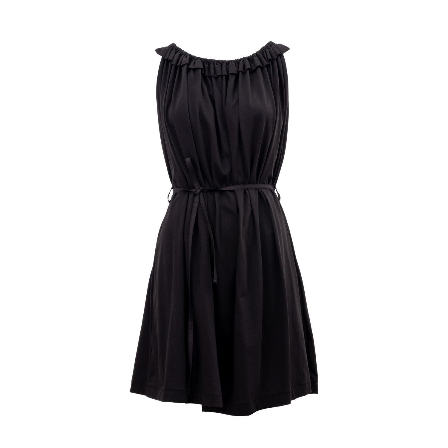 Flowing summer dress with a ruffled neckline made of organic cotton