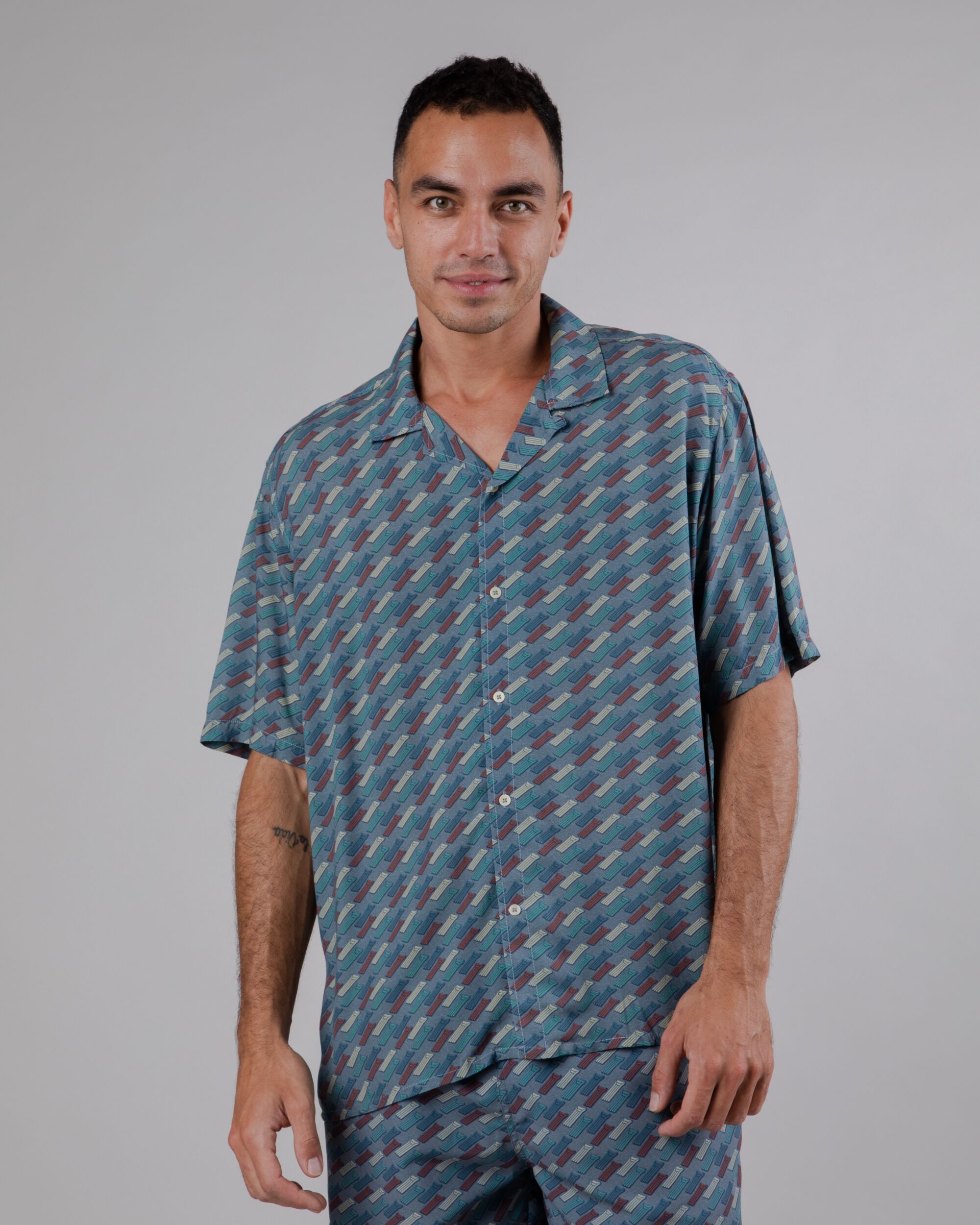 Inflatable Aloha Hemd blau gemustert aus nachhaltiger Viskose von Brava Fabrics