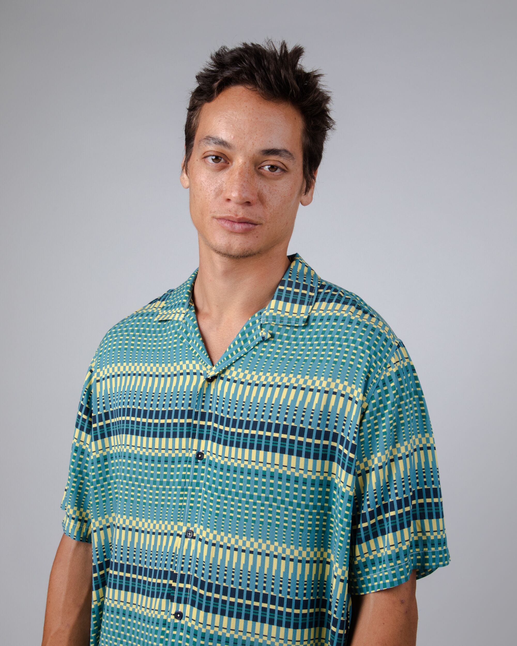 Kurzärmeliger Hemd Calella Aloha Ocean blau gemustert aus nachhaltiger Viskose von Brava Fabrics