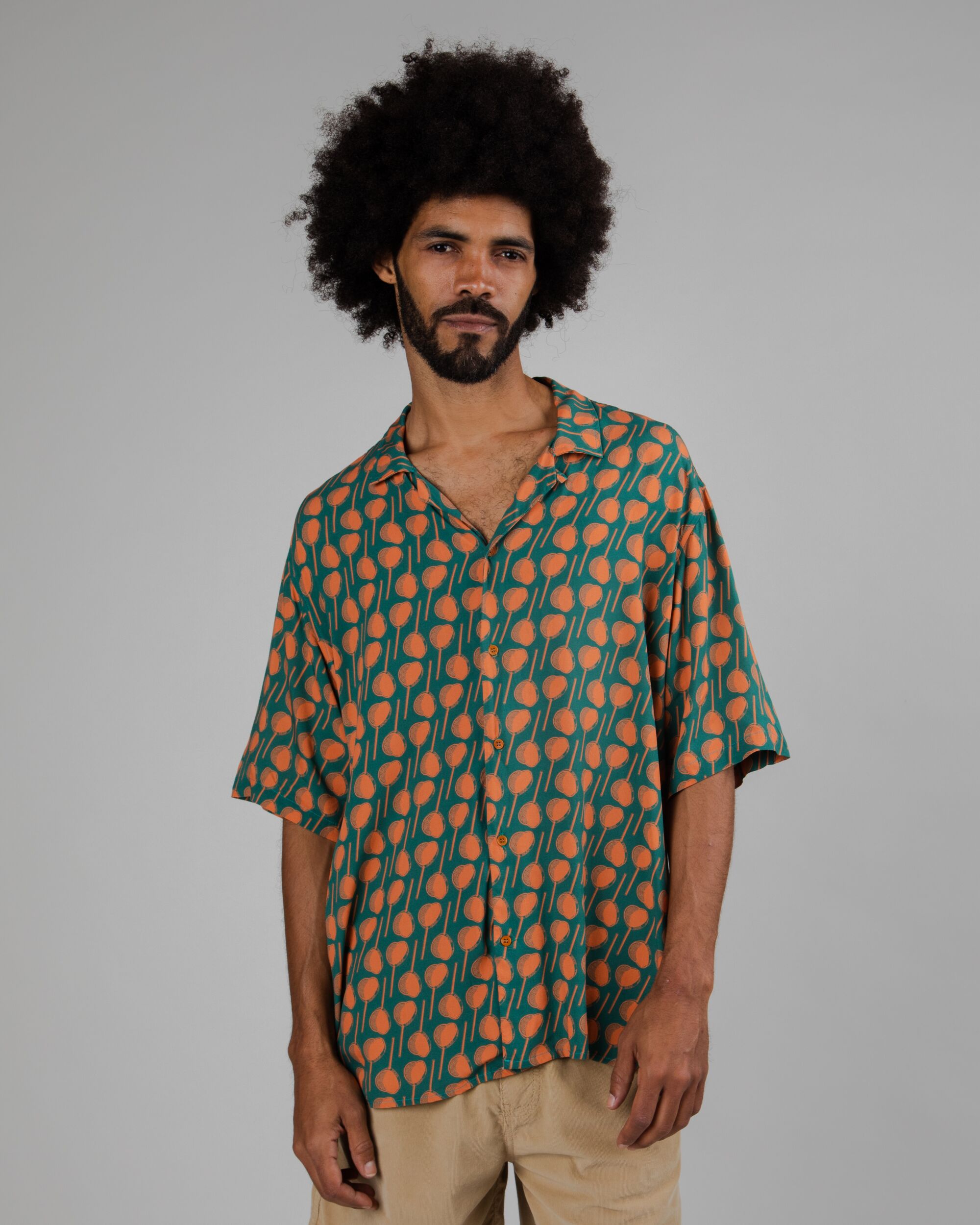 Kurzärmeliger Hemd Candy Aloha grün gemustert aus nachhaltiger Viskose von Brava Fabrics