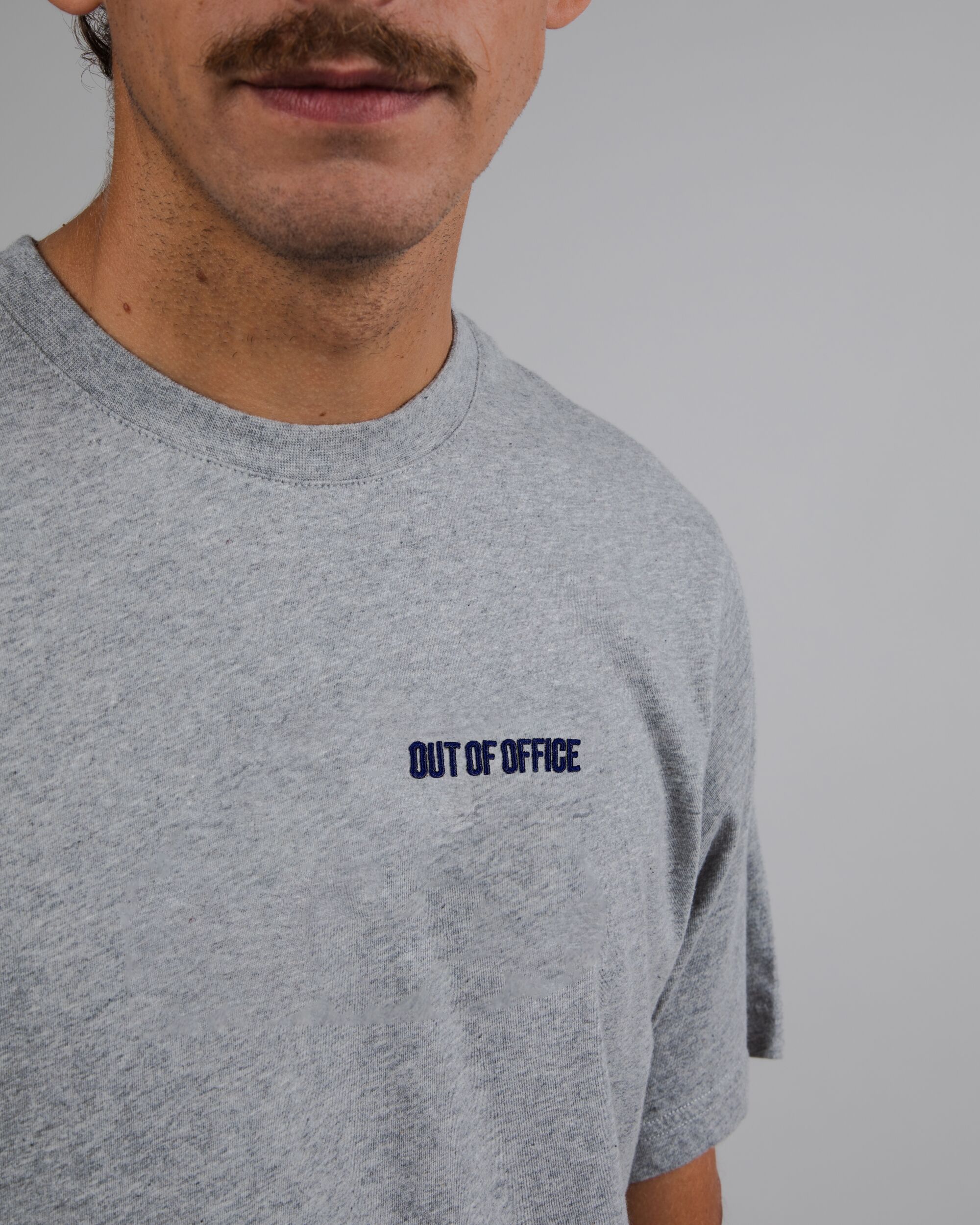 Out of Office T-shirt in grau aus Bio Baumwolle von Brava Fabrics