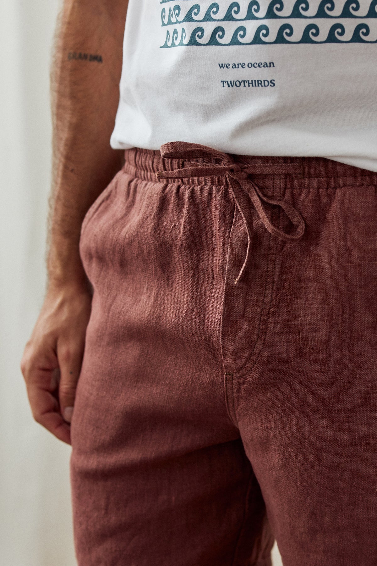 Short pants BAGAAT in brown made of linen by TWOTHIRDS