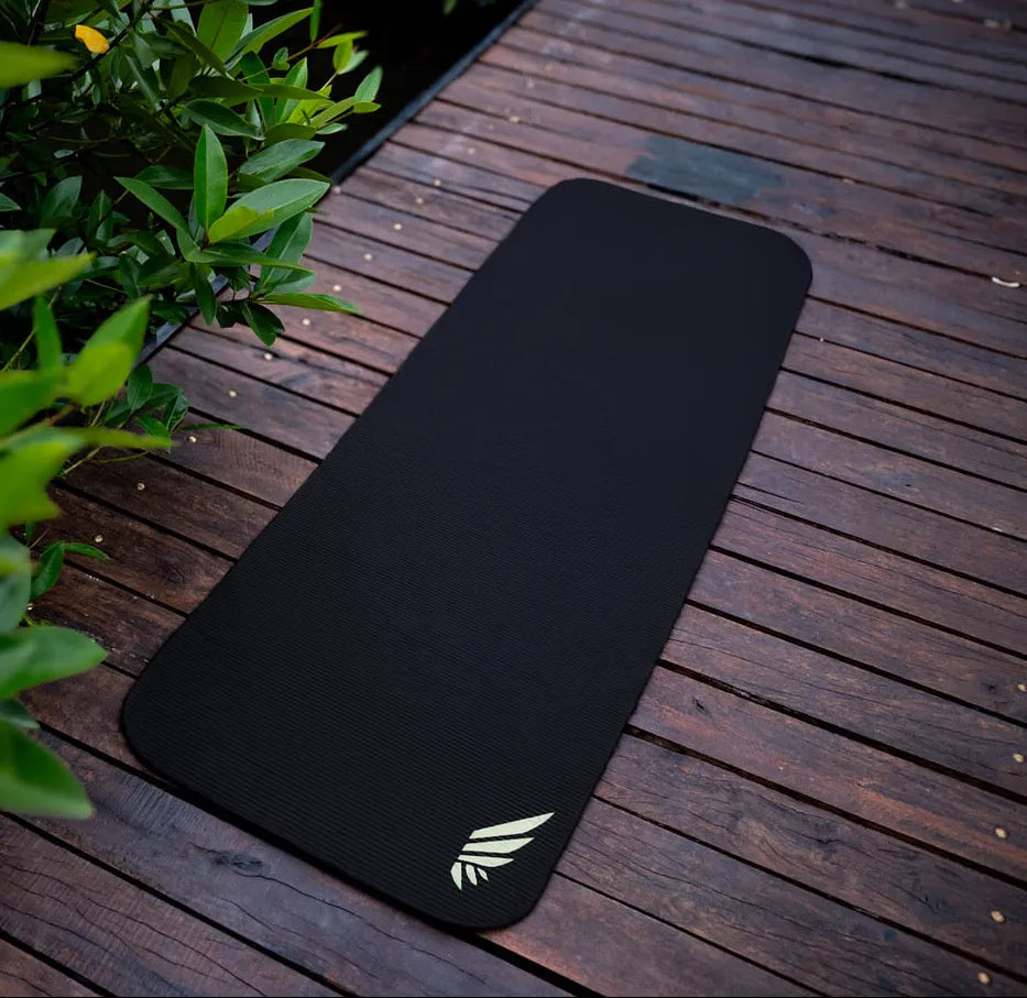 Black yoga mat from Nivays