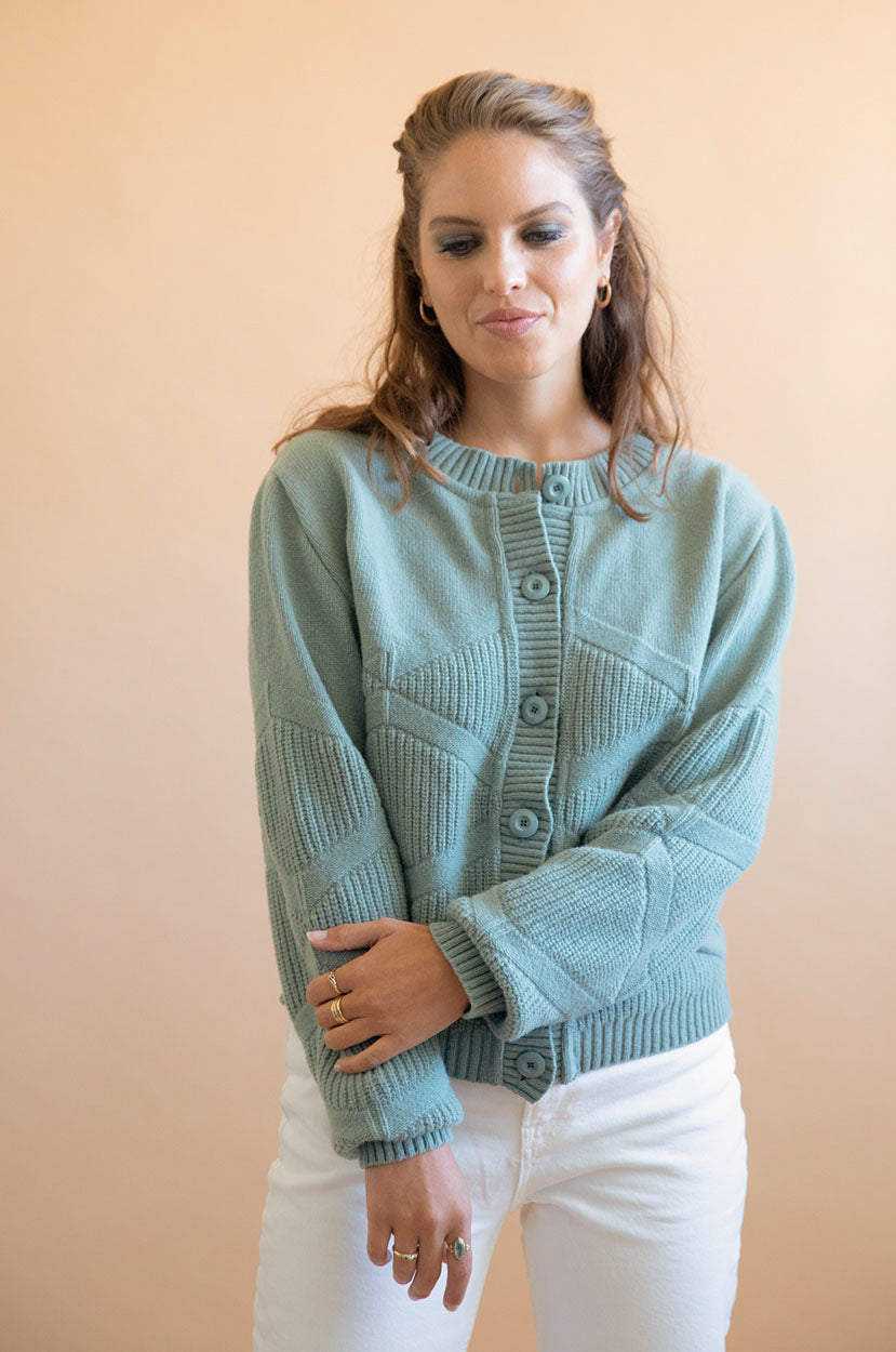 Mintgrüne Strickjacke Tanaisie aus 100% Merinowolle von Avani