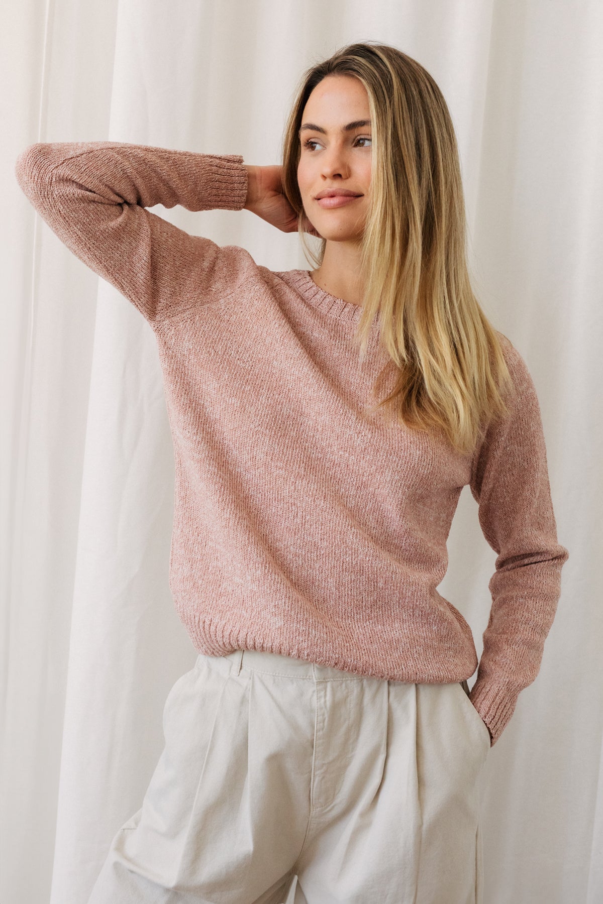 Pull tricoté MUUIDO rose en coton biologique de TWOTHIRDS