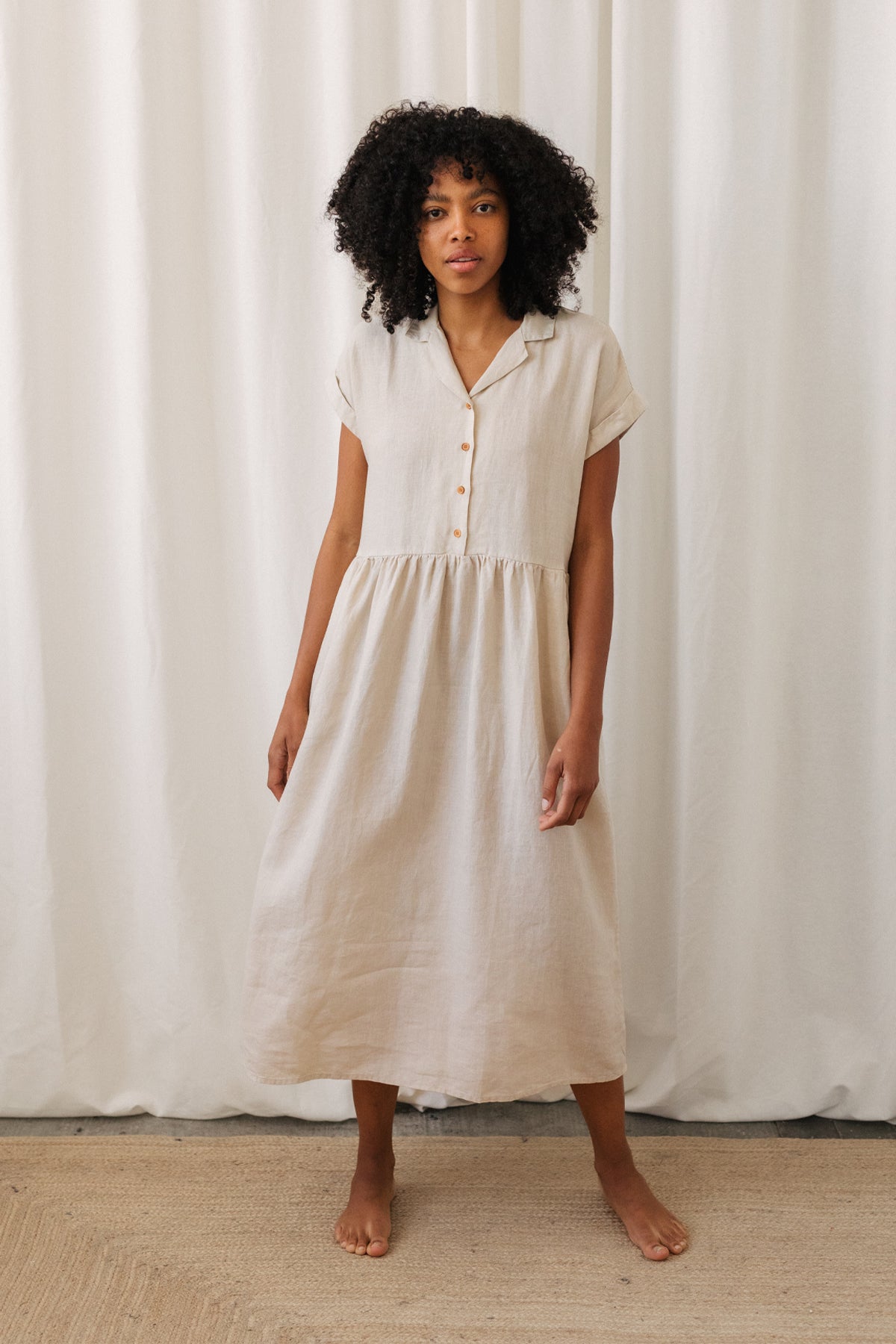 Robe en lin WIESE en beige de TWOTHIRDS