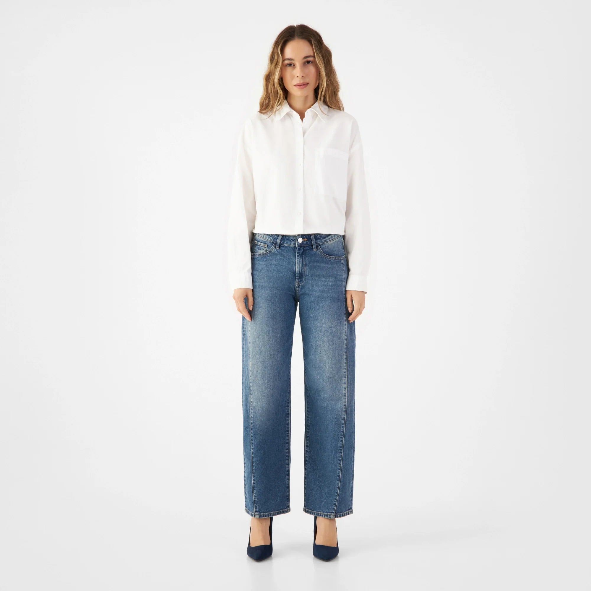 Hellblaue Jeans Ash Barrel Leg Cutline aus Bio-Baumwolle von Dawn Denim
