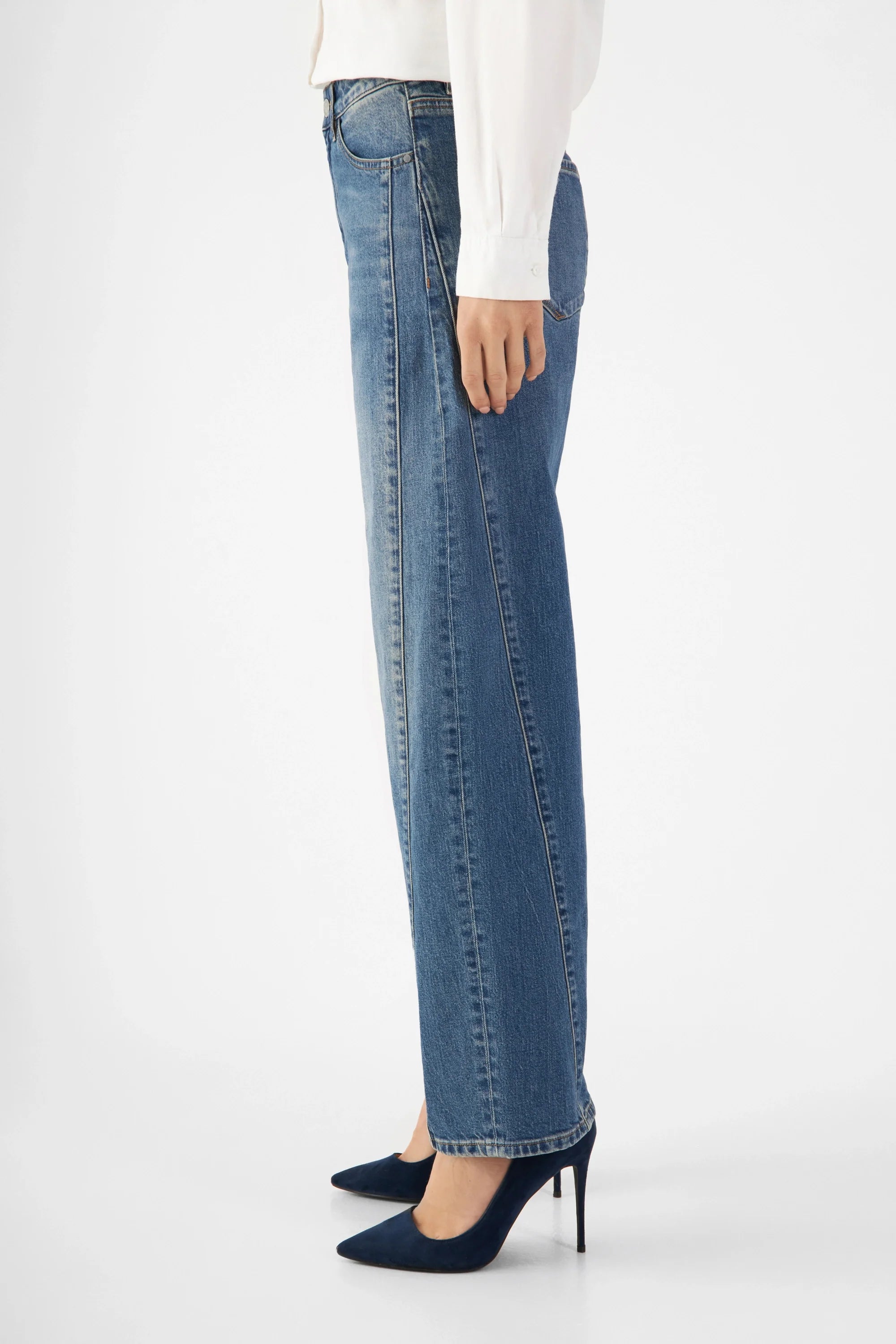 Hellblaue Jeans Ash Barrel Leg Cutline aus Bio-Baumwolle von Dawn Denim