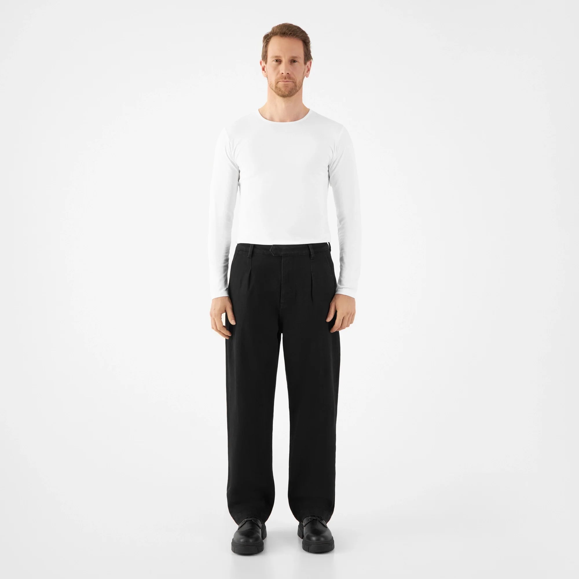 Schwarze Chino-Hose Aster Ballon aus Lyocell Tencel von Dawn Denim
