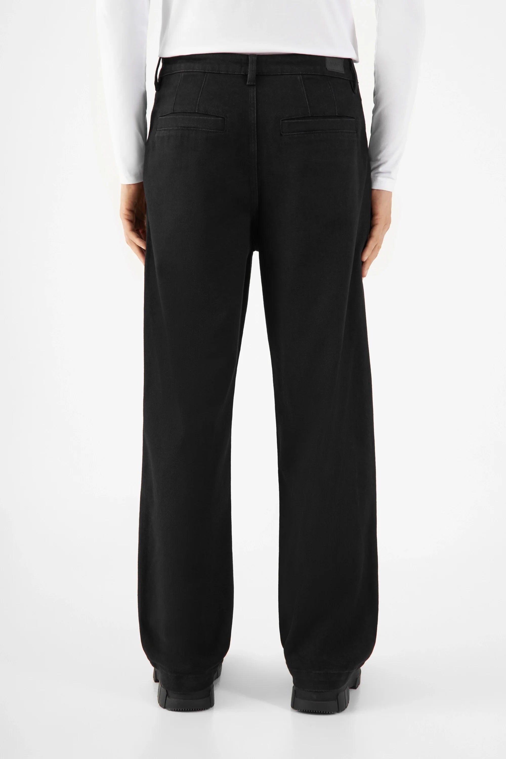 Schwarze Chino-Hose Aster Ballon aus Lyocell Tencel von Dawn Denim