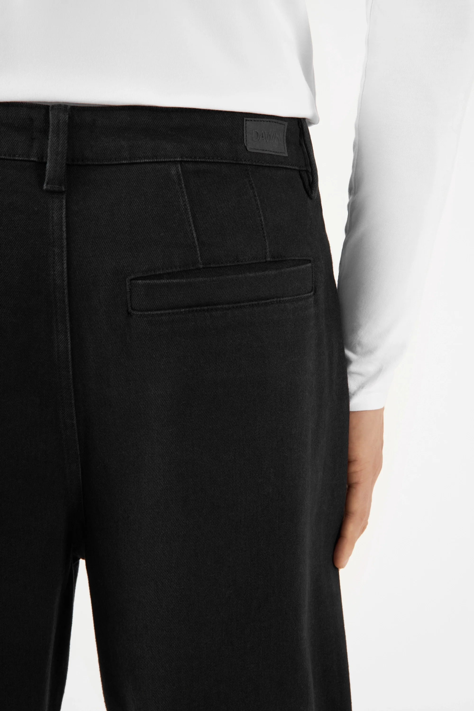 Schwarze Chino-Hose Aster Ballon aus Lyocell Tencel von Dawn Denim