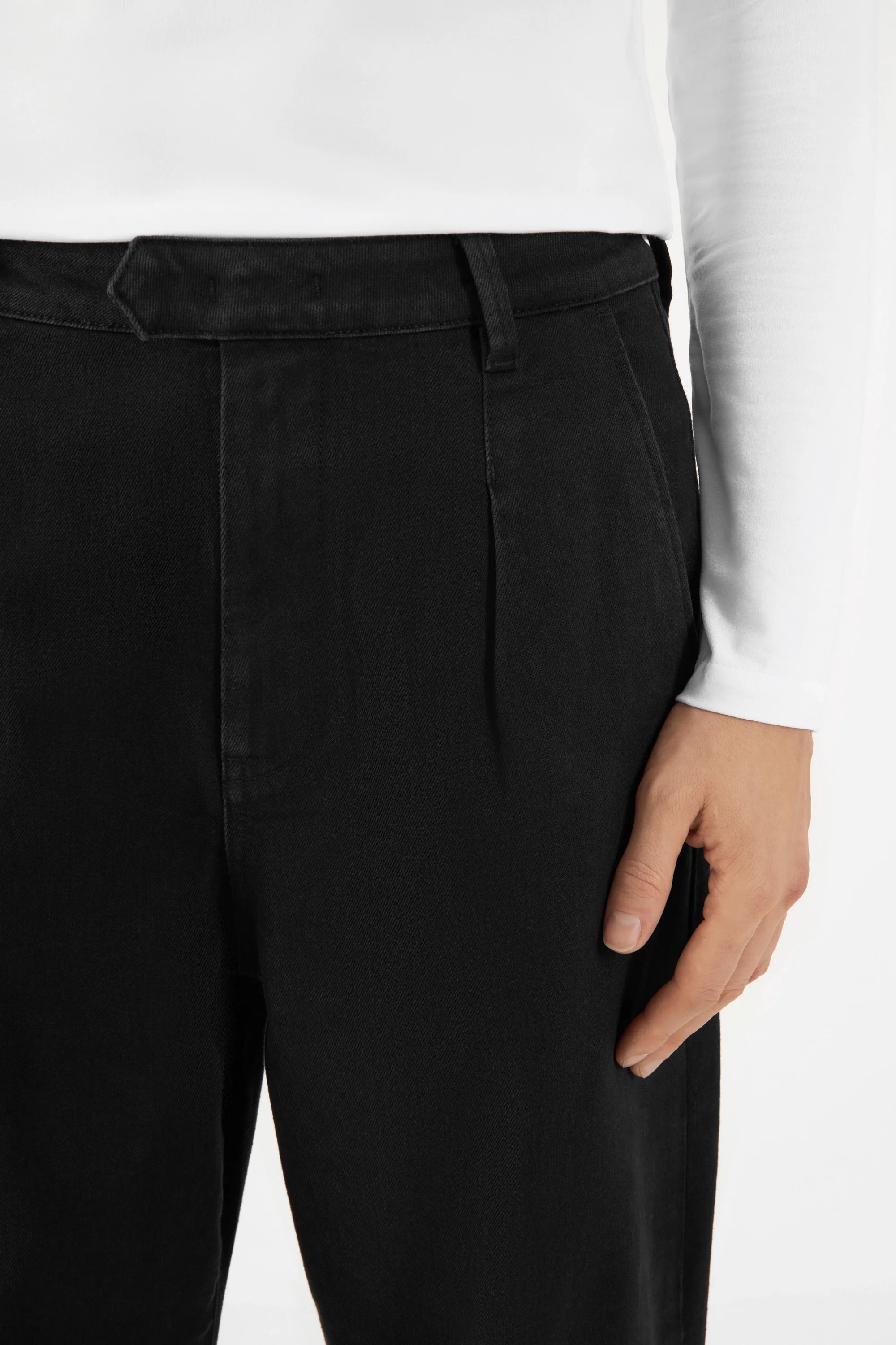 Schwarze Chino-Hose Aster Ballon aus Lyocell Tencel von Dawn Denim