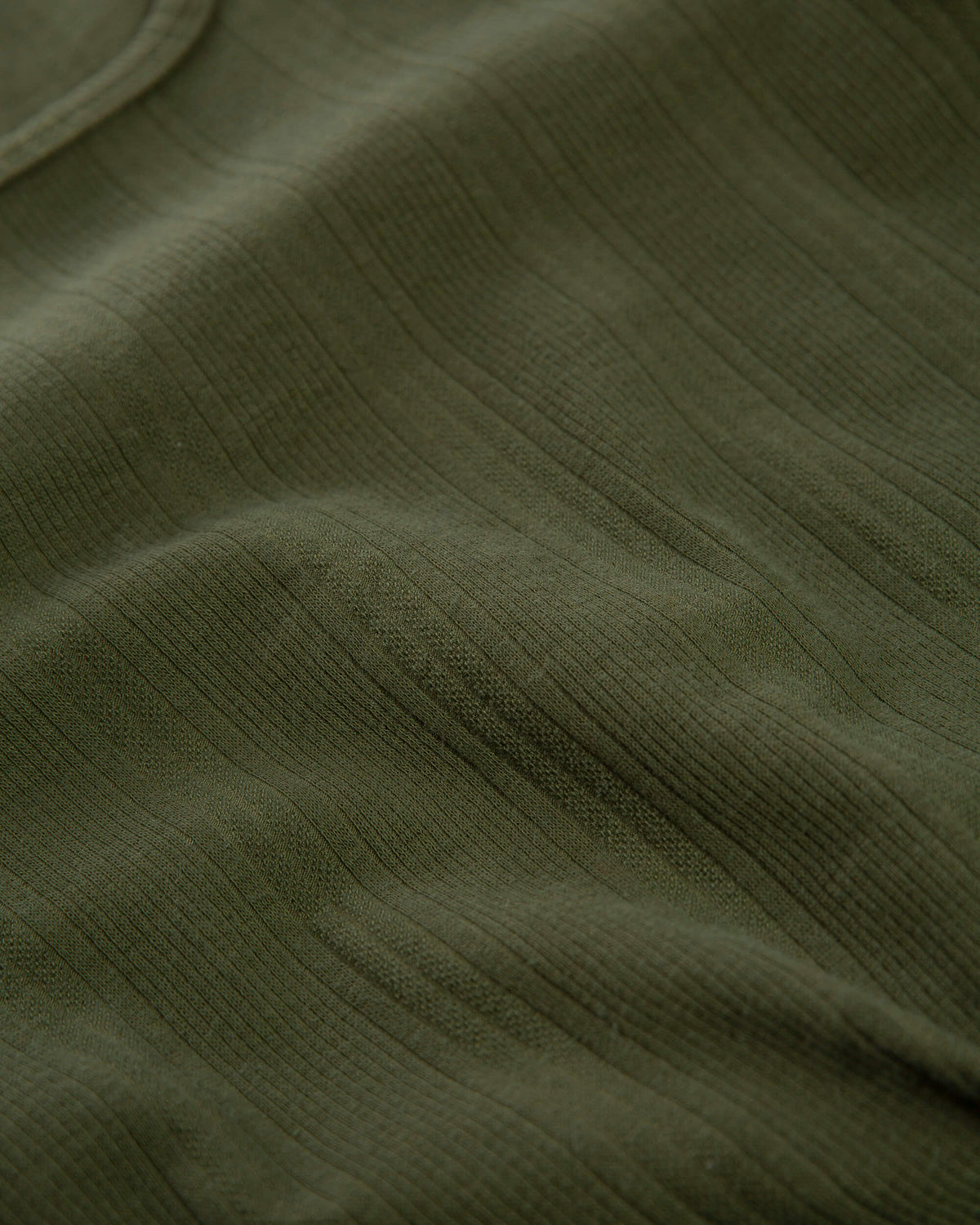 Grünes Langarmshirt Collared Rib aus Bio-Baumwolle von Matona
