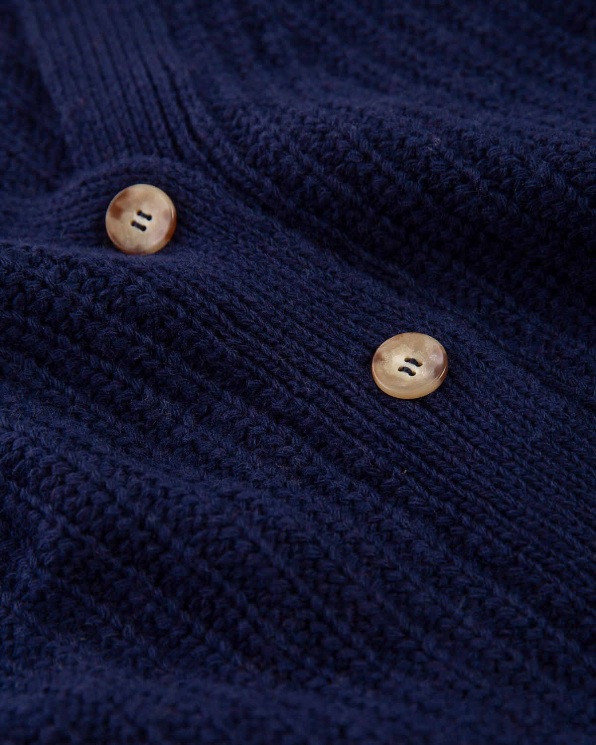 Dunkelblaue Strickjacke aus Bio-Wolle von Matona