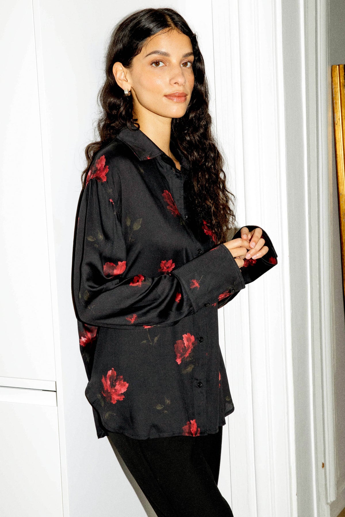 Chemise noire Kauri oversize en 100 % viscose ECOVERO™ d'Avani