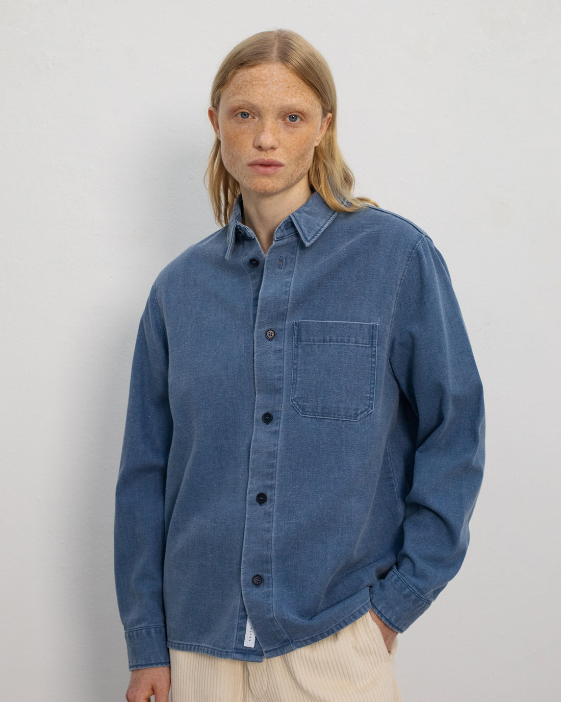 Blaues Denim Hemd aus 100% Recycelter-Baumwolle von Rotholz