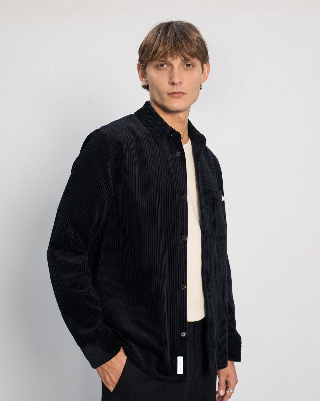 Black corduroy shirt made from 100% organic cotton by Rotholz