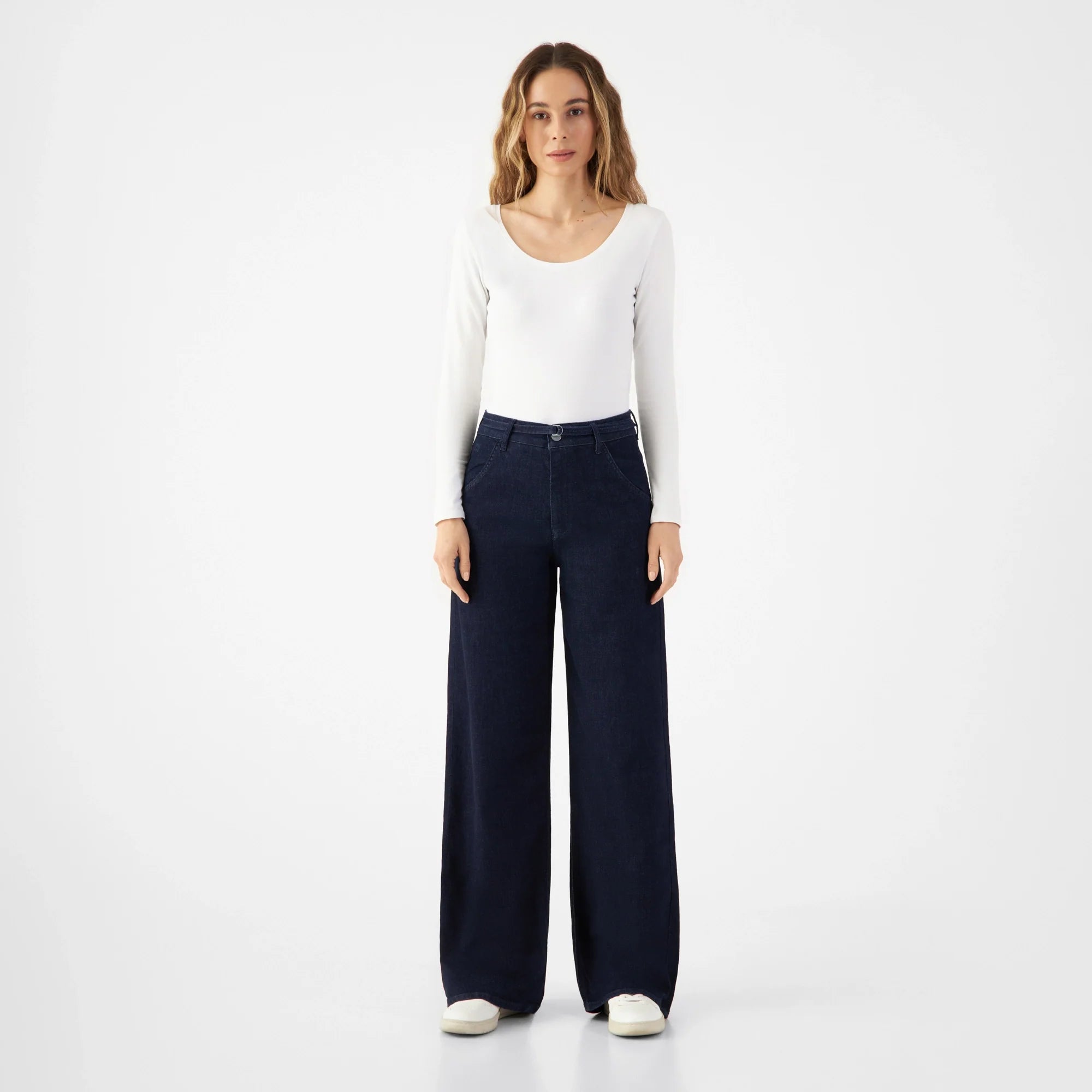Schwarze weit geschnittene Jeans Blink Barrel aus Bio-Baumwolle von Dawn Denim